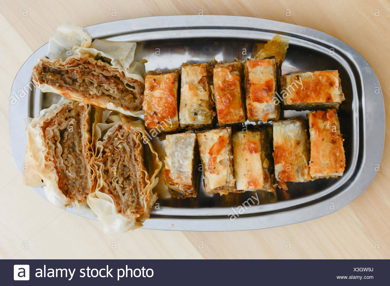 Baklava Gateau Serbe Traditionnel Organise Sur Plaque Metallique Photo Stock Alamy