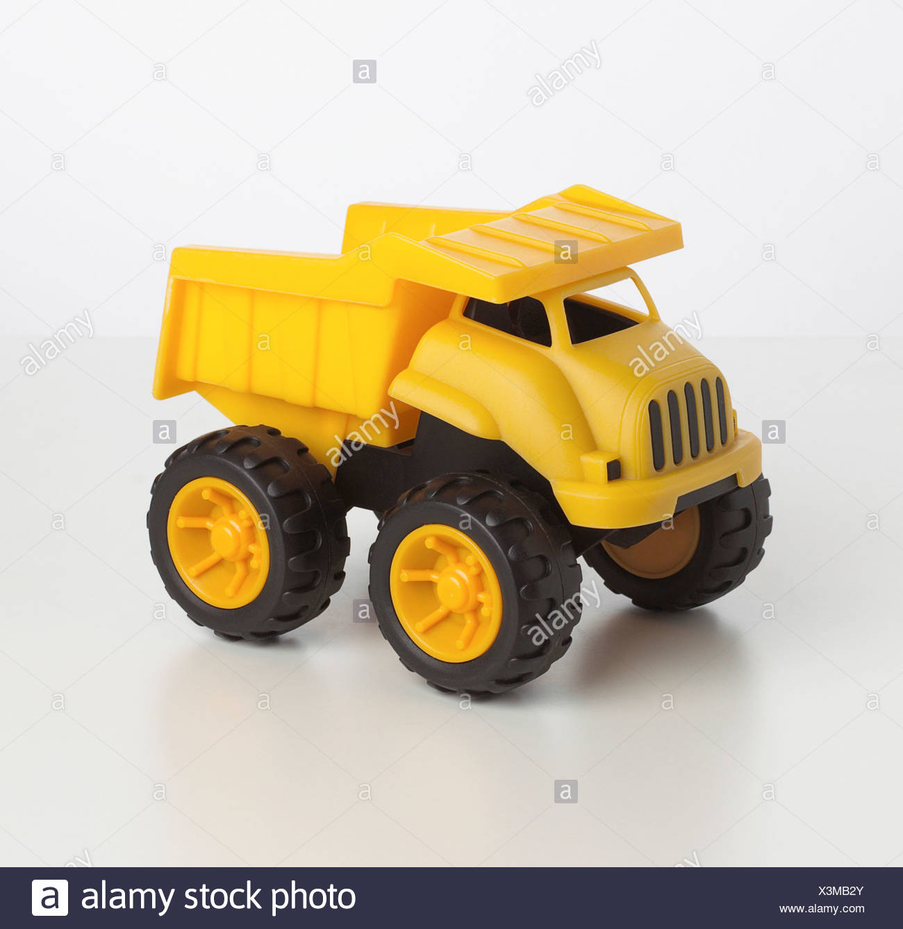 Jouet Camion Dumper Jaune Sur Fond Blanc Close Up Banque D