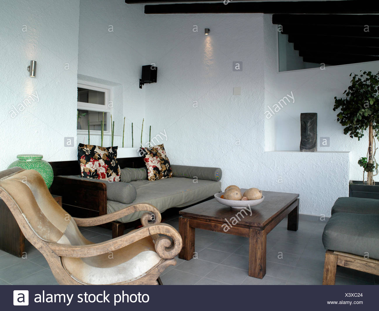 En Bois Table Basse Et Canapé Gris En Blanc Moderne Coastal