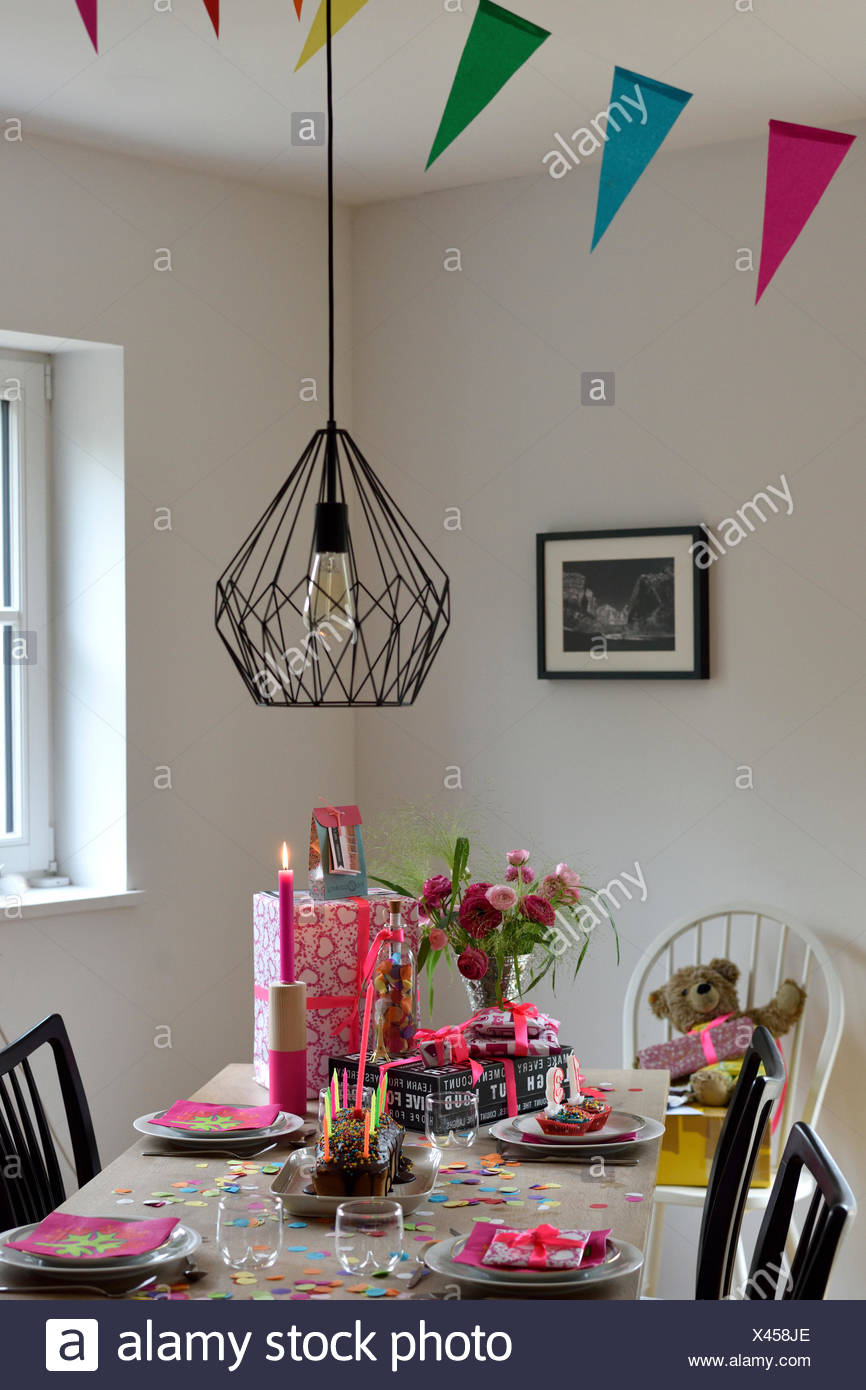 Decoration De Table Pour L Anniversaire De L Adolescent 13 Ans Photo Stock Alamy Decoration De Table Pour L Anniversaire De L Adolescent 13 Ans Photo Stock Alamy