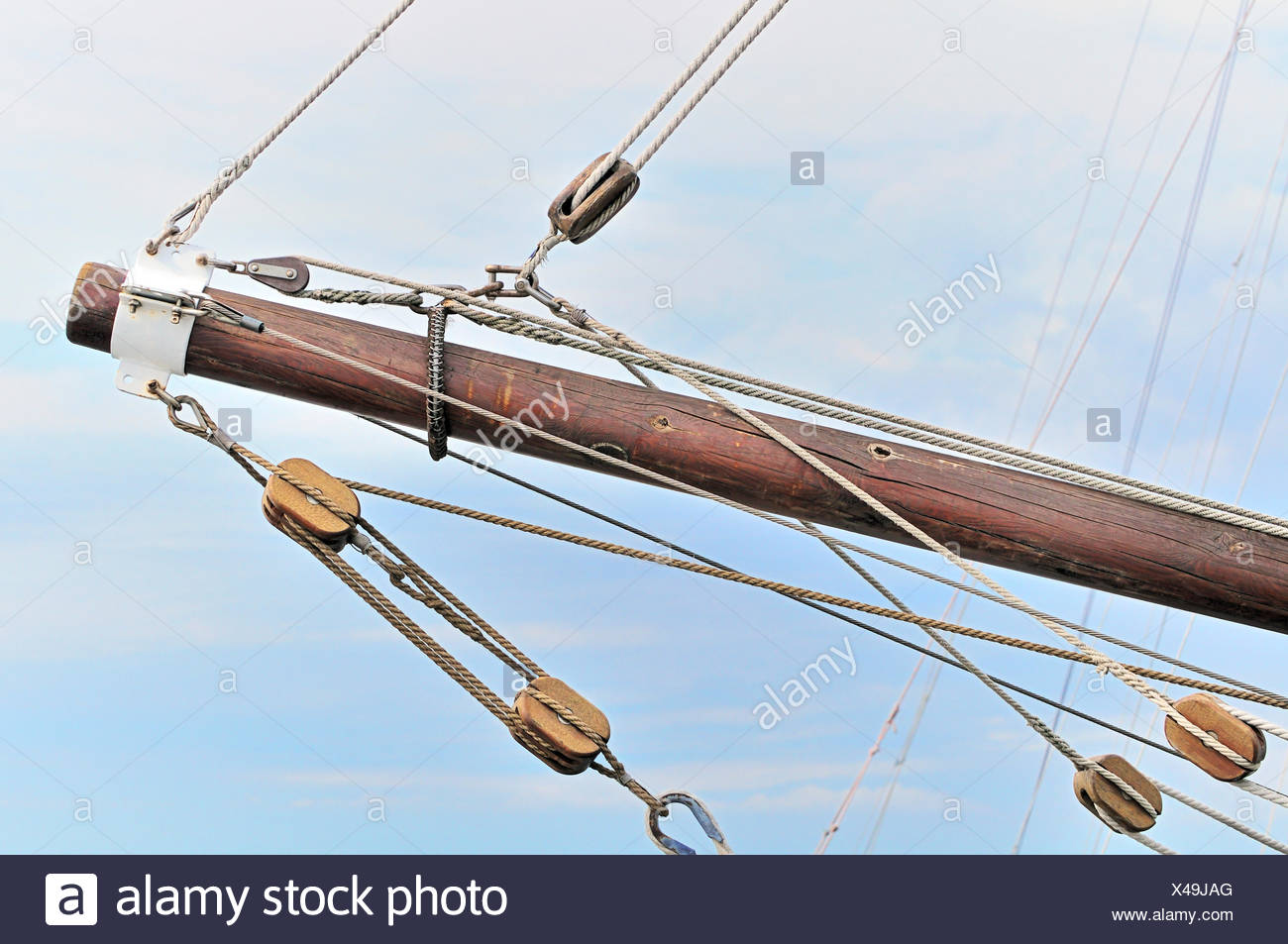 Bateau à voile voilier bateau bois équipement nautique aviron poulie corde  bout dehors Photo Stock - Alamy