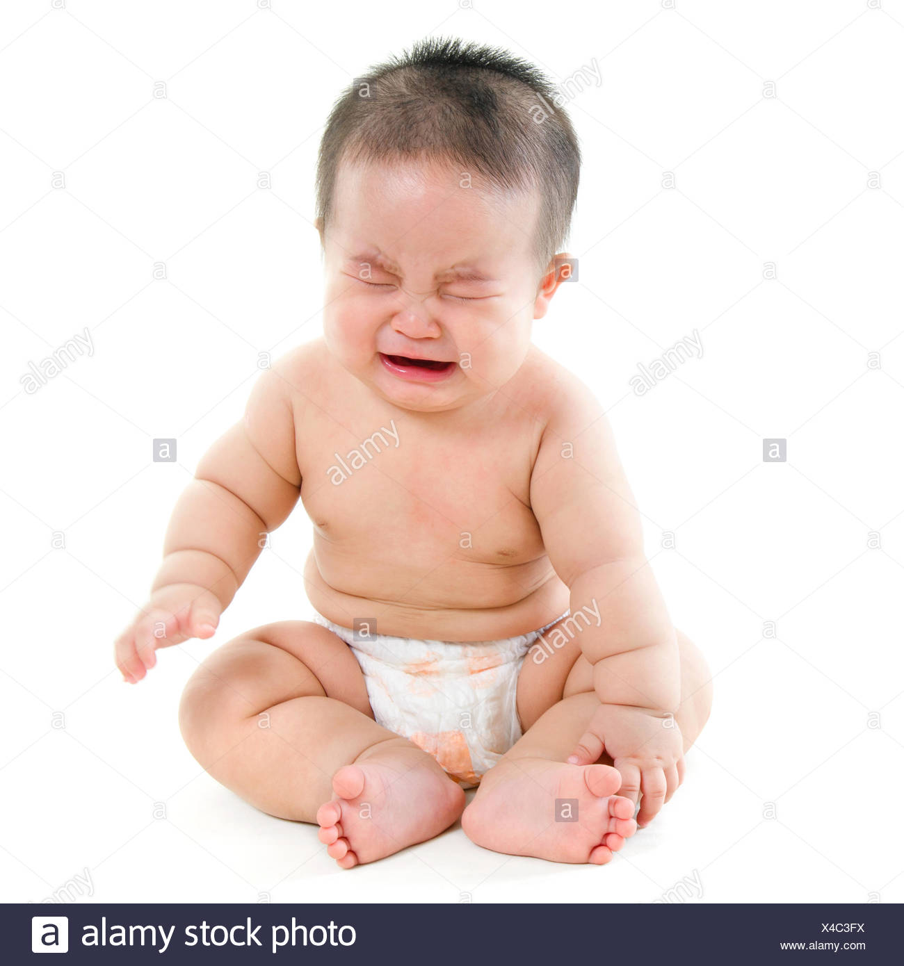 Full Body Bebe Garcon Asiatique Faim Pleurer Assis Isole Sur Fond Blanc Photo Stock Alamy