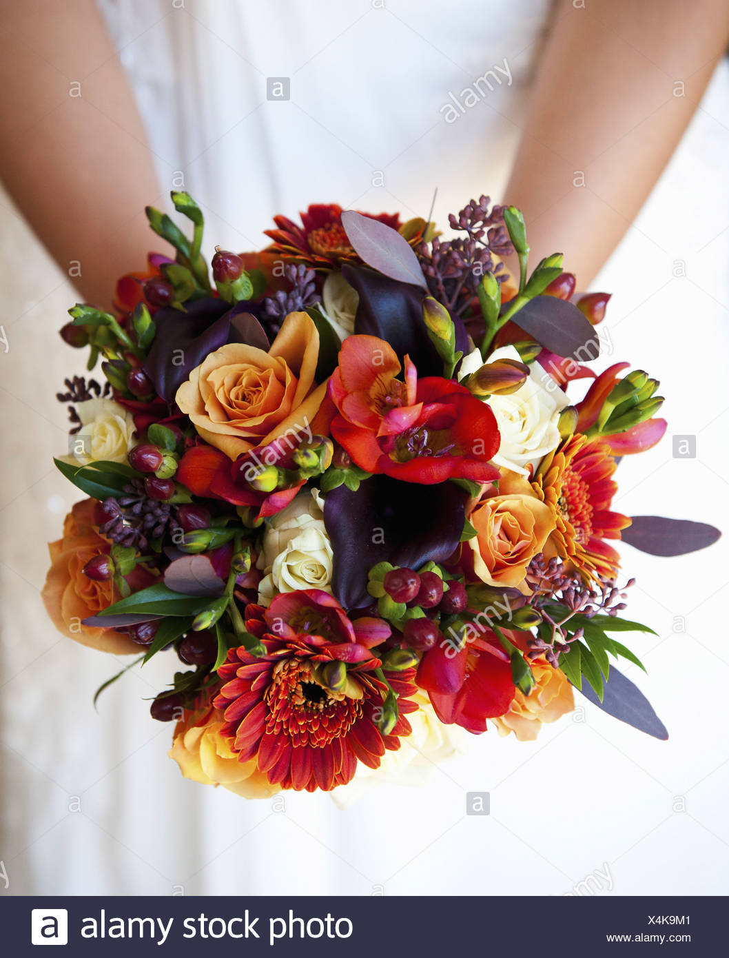 Bouquet De Fleurs Aux Couleurs Dautomne Rouge Orange Violet