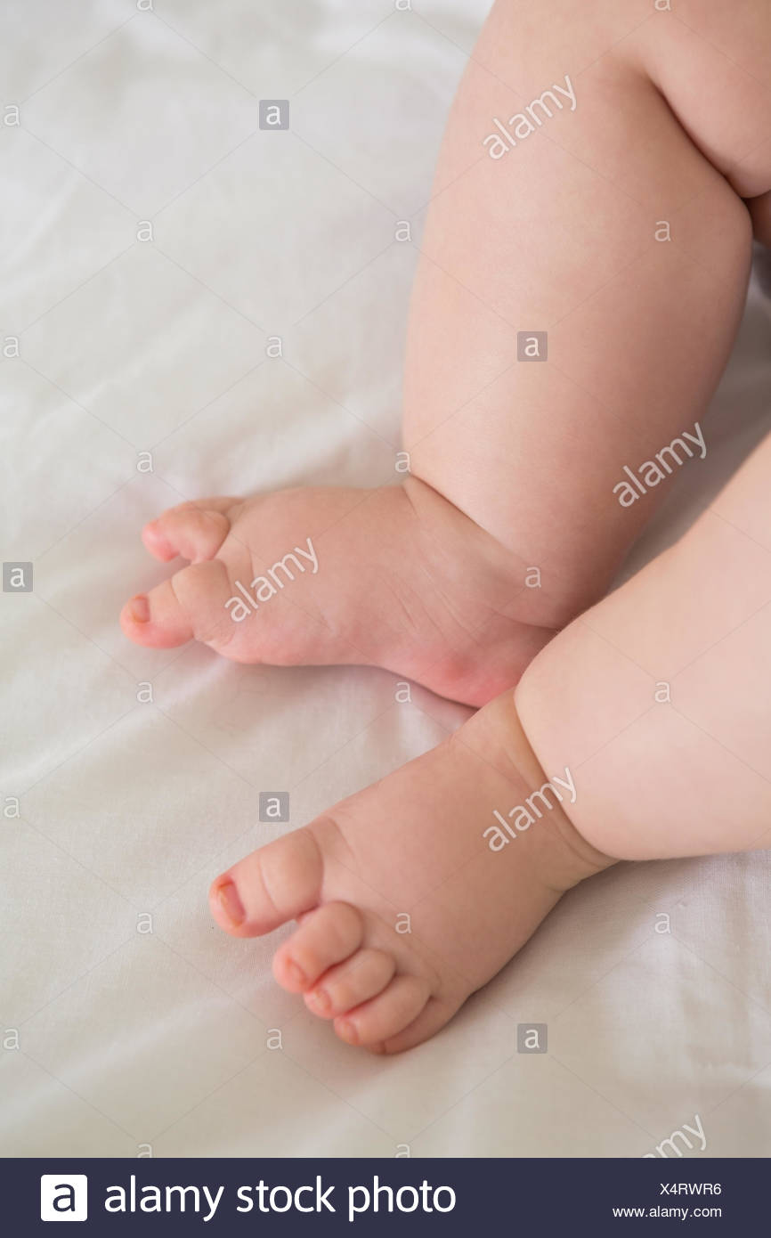 Beaux Pieds Mignons De Bebe Photo Stock Alamy