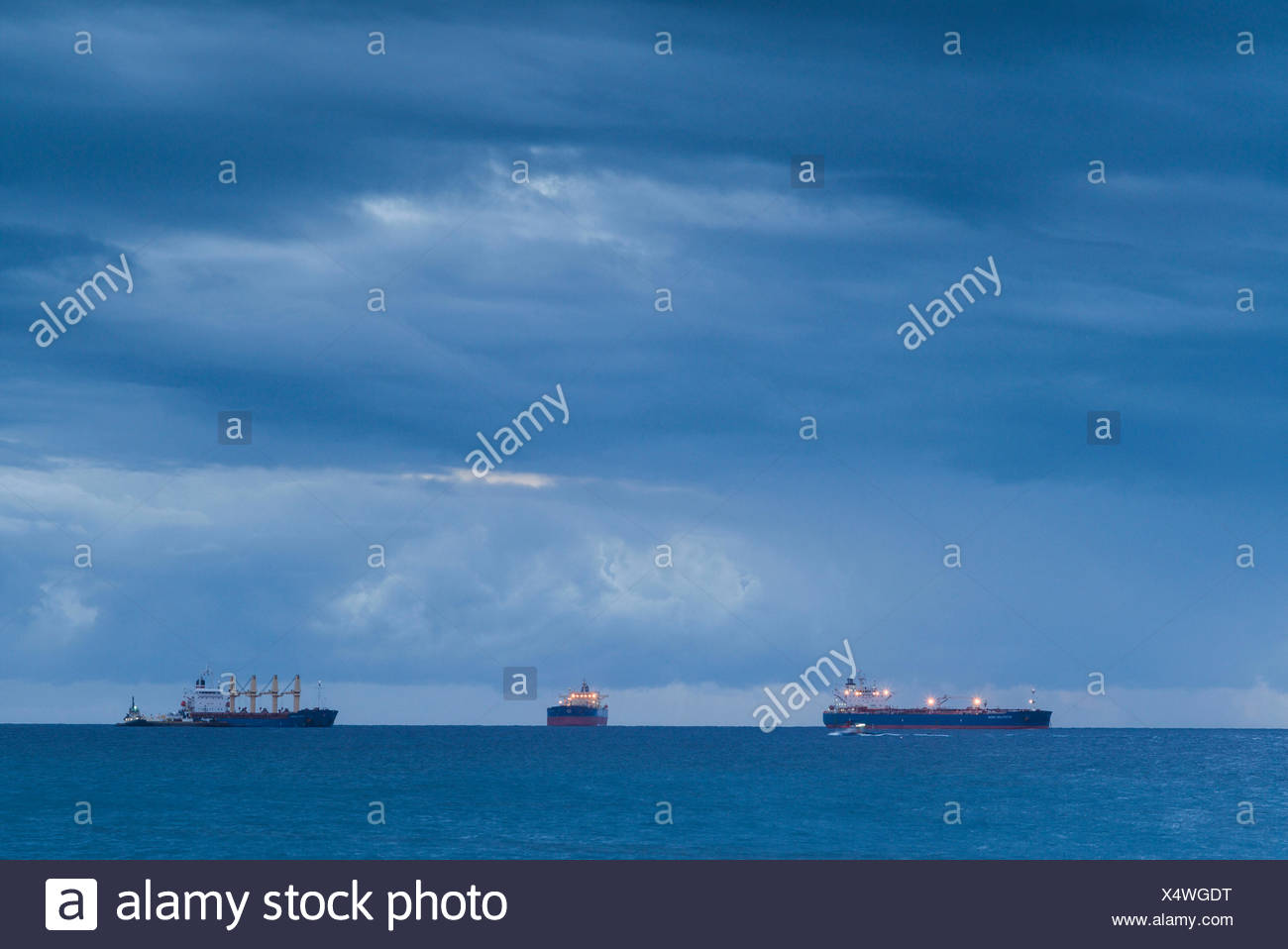 Pays-bas, Saint Eustache, Oranjestad Oranjestad, bay, pétroliers, crépuscule Banque D'Images