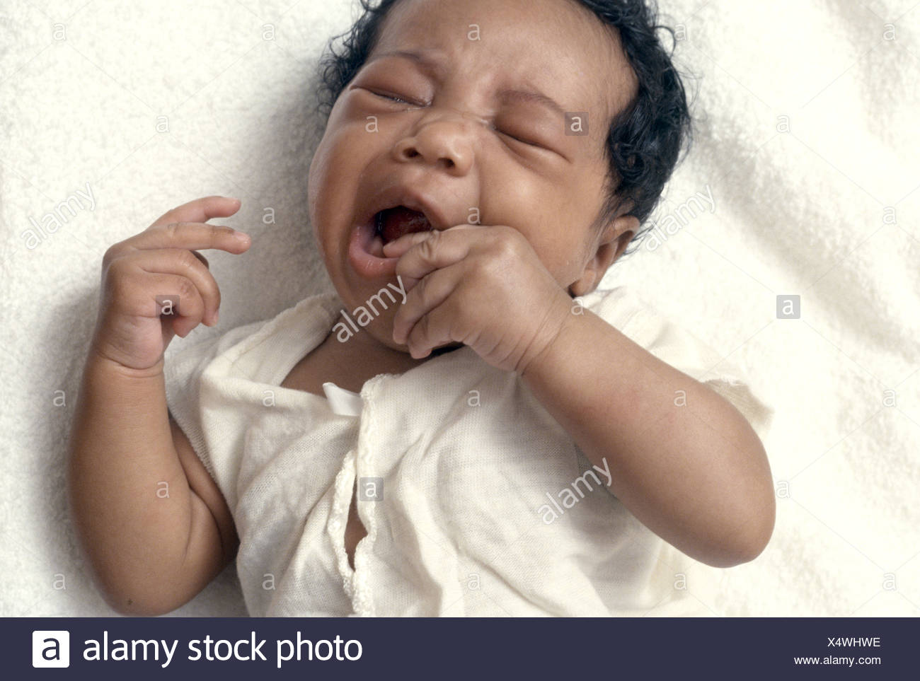 Les Pleurs De Bebe Noir Photo Stock Alamy Les Pleurs De Bebe Noir Photo Stock Alamy