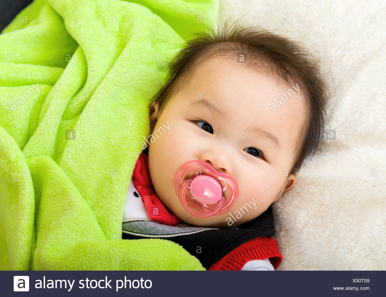 Bebe Asiatique Suce Avec Photo Stock Alamy Bebe Asiatique Suce Avec Photo Stock Alamy