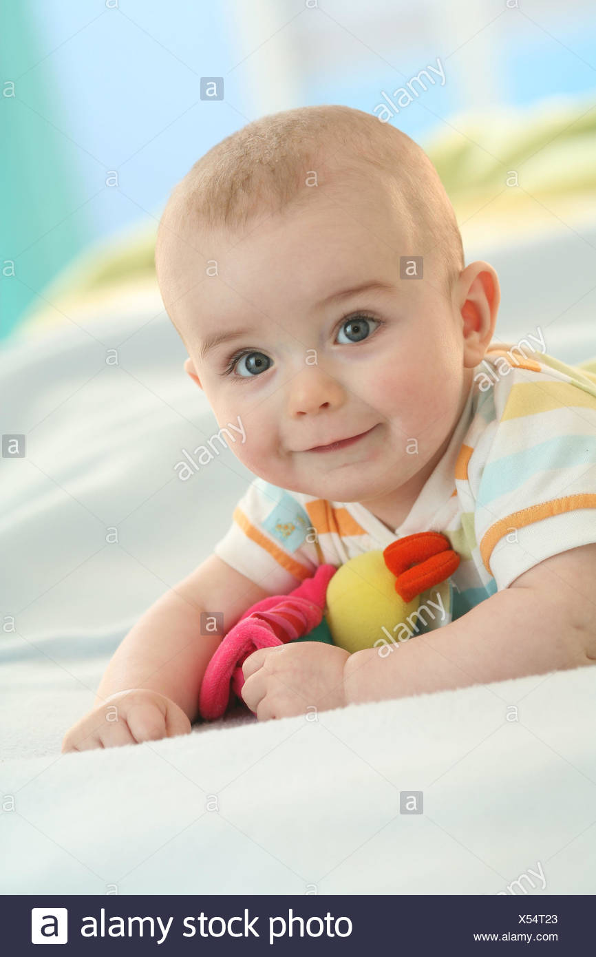 Bebe 4 Mois Sourire Portrait Ajouter Le Support De Parution Personnes Modele Portrait Bebe Enfant Portrait Enfants Nourrissons Position Abdominale Habille Interieur Garcon Mensonge Absurde Jouets Animaux Photo Stock Alamy Bebe 4 Mois Sourire Portrait Ajouter Le Support De Parution Personnes Modele Portrait Bebe Enfant Portrait Enfants Nourrissons Position Abdominale Habille Interieur Garcon Mensonge Absurde Jouets Animaux Photo Stock Alamy