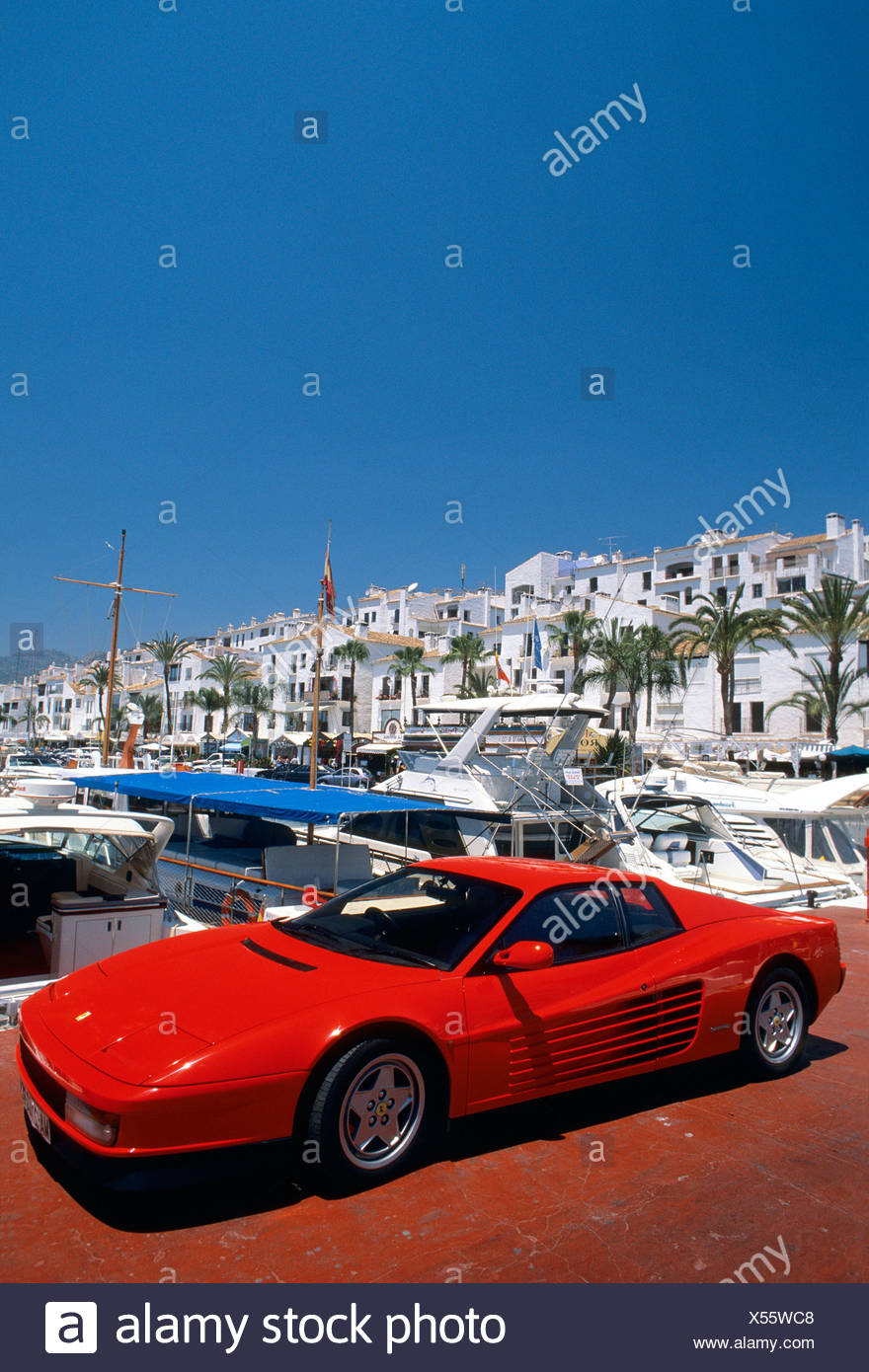 Location De Bateaux Automobile Andalousie Costa Del Sol Cote Ferrari Testarossa Harbour Bateau Malaga Province Marbel Photo Stock Alamy