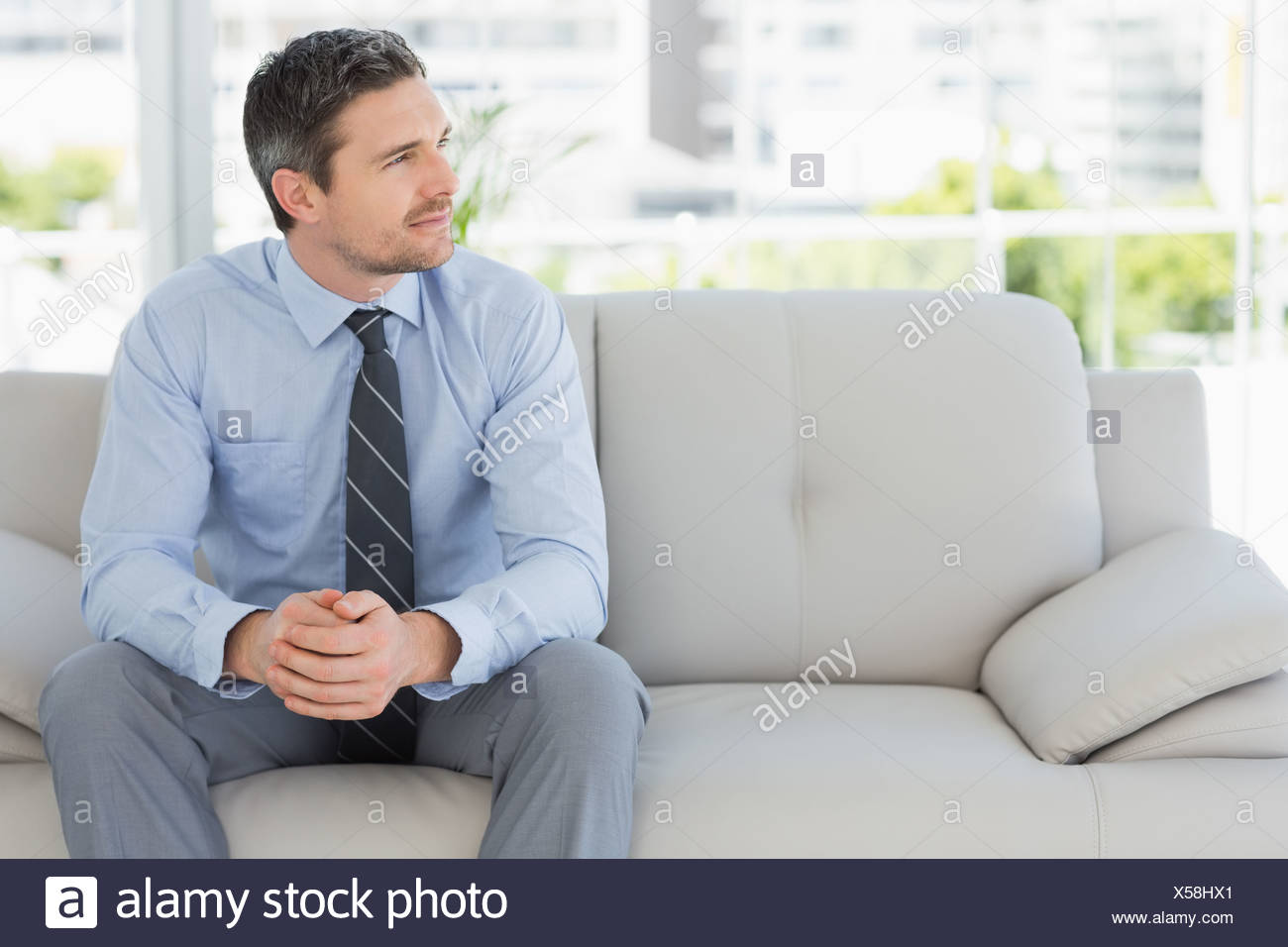 Jeune Homme Bien Habille Decontracte Photo Stock Alamy