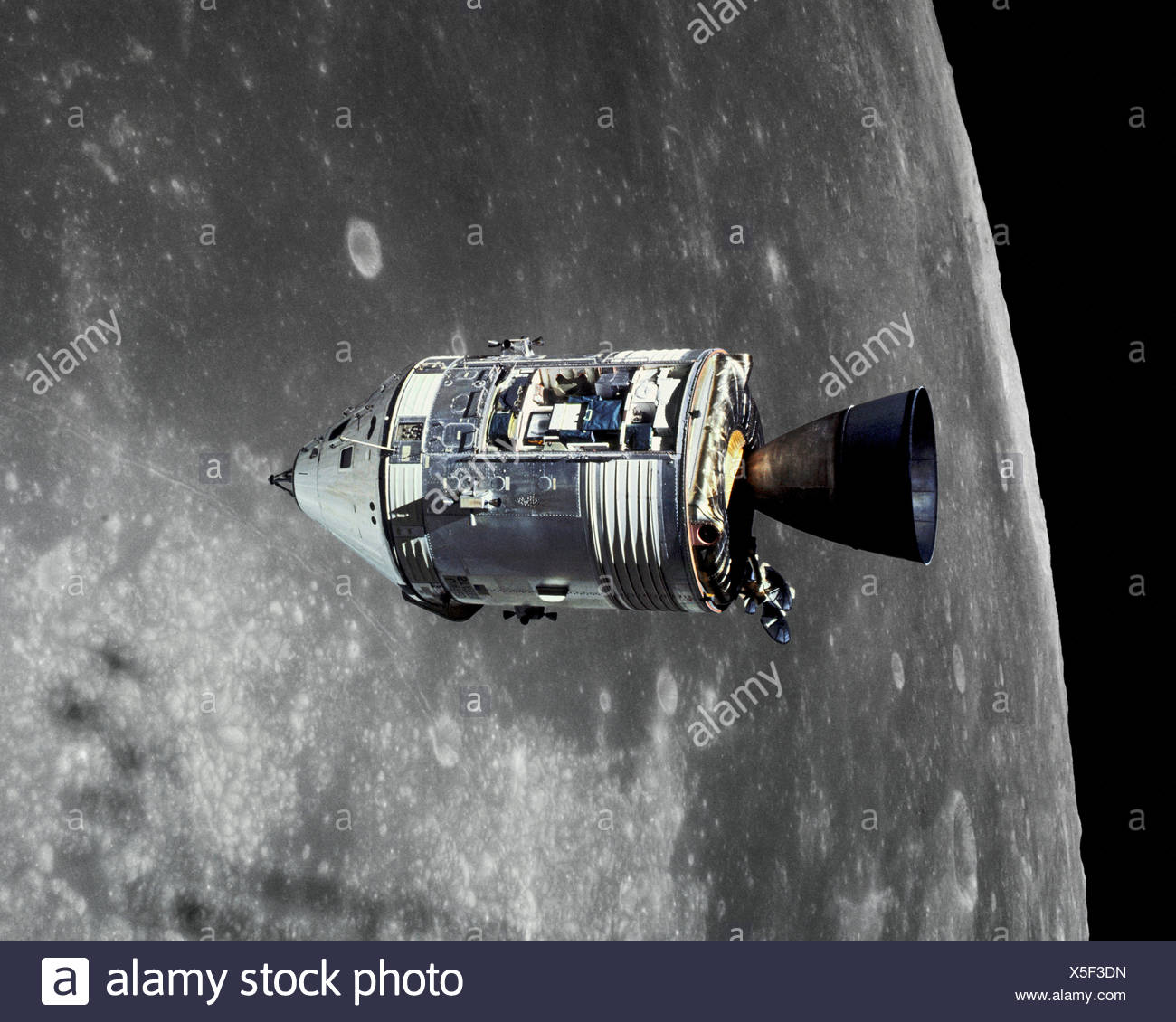  Module de commande Apollo 15  Endeavour en orbite autour de  
