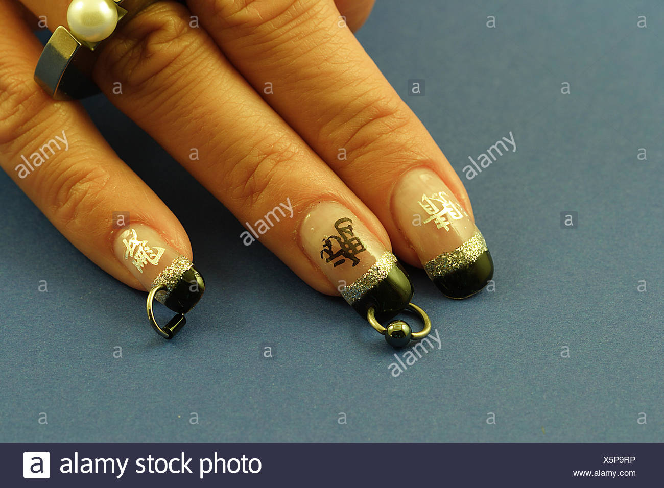 Mesdames mode bijoux bijoux piercing ongles manucure ongle nails Photo  Stock - Alamy