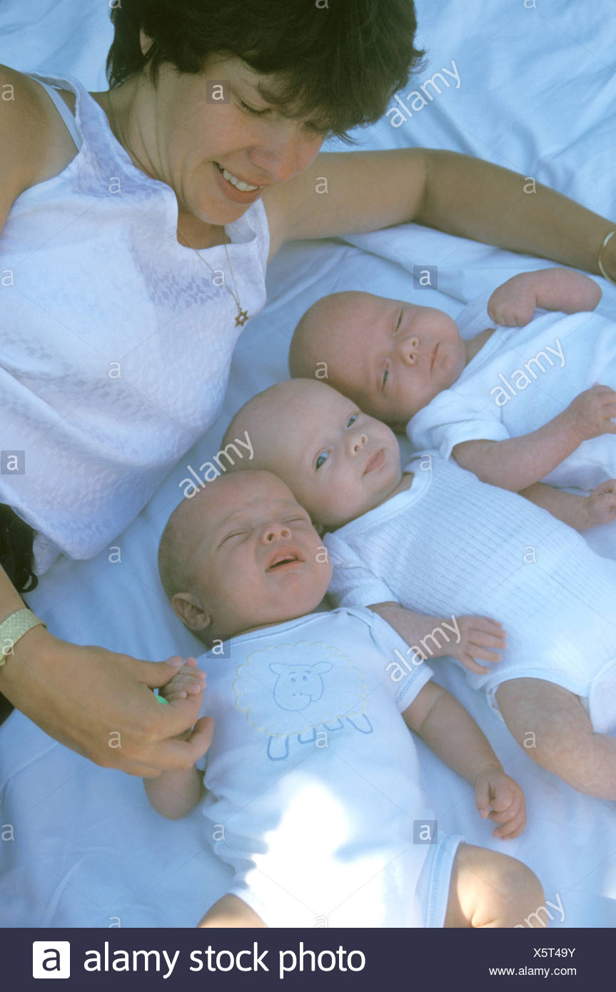 Triplet Babies Banque D Image Et Photos Alamy Triplet Babies Banque D Image Et Photos Alamy