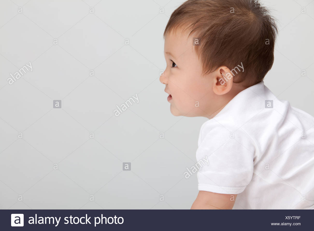 Photo De Profil D Un Mignon Bebe Garcon Photo Stock Alamy Photo De Profil D Un Mignon Bebe Garcon Photo Stock Alamy