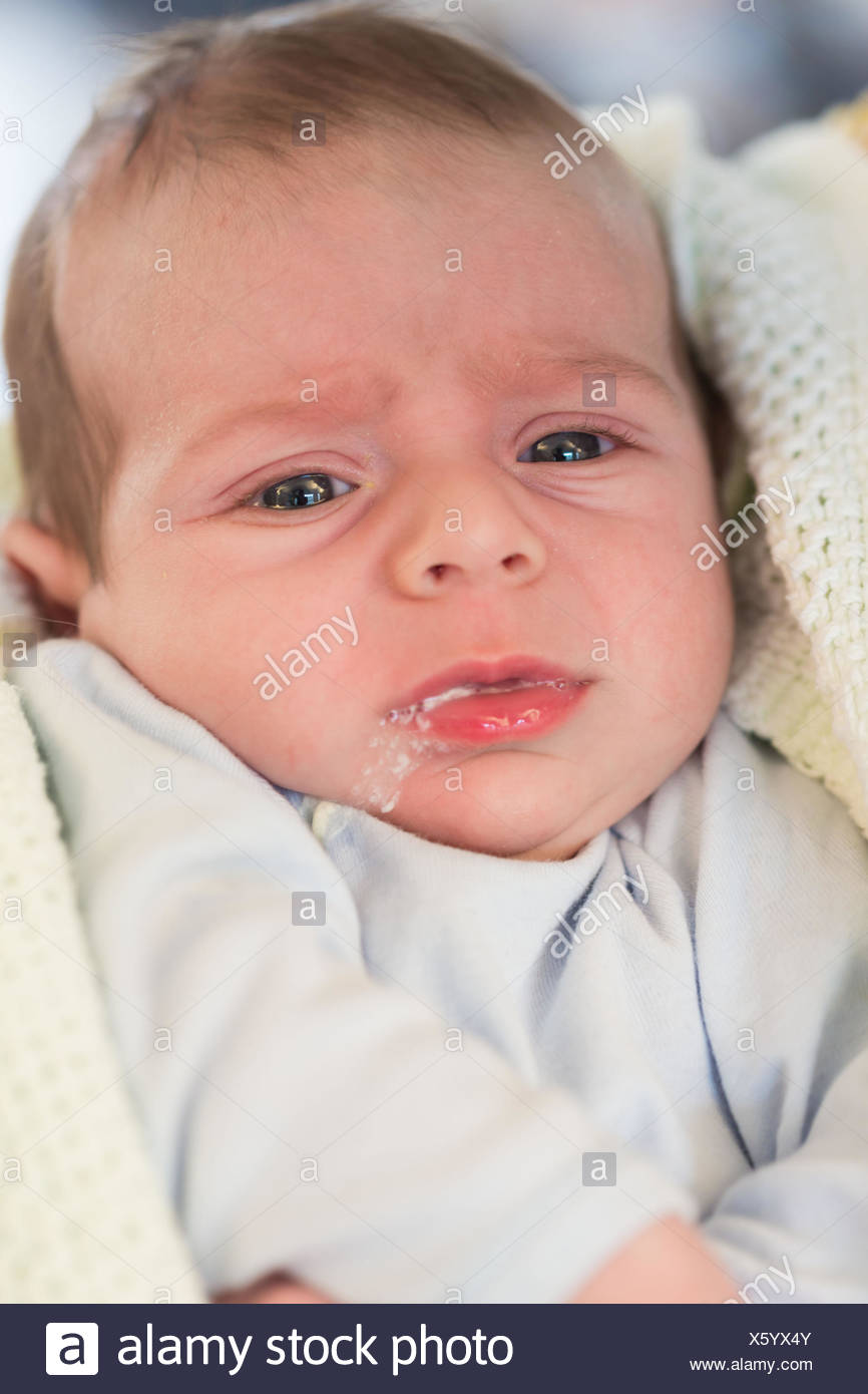 D Un Reflux Oesophagien 3 Mois Bebe Garcon Photo Stock Alamy