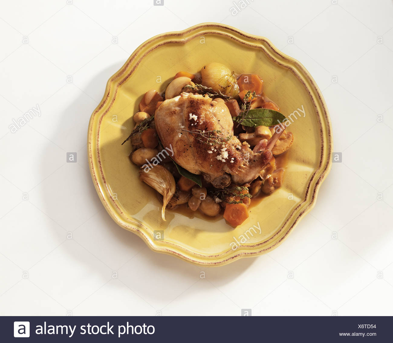 Lapin et champignons Fricasse de cuisson Banque D'Images