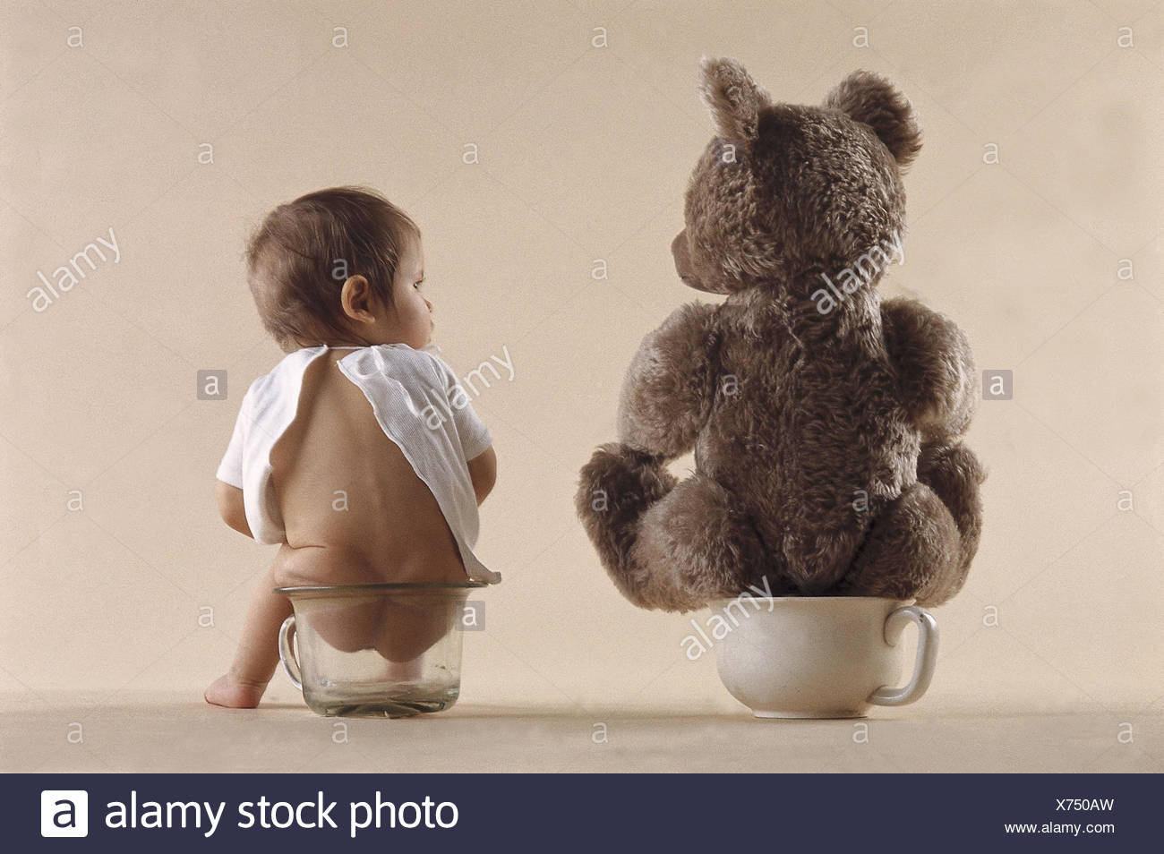 Bebe Ours Pot De Chambre S Asseoir Vue Arriere Du Nourrisson Enfant Loo Loo Pot Toilettes L Hygiene L Ours En Peluche Doudou Jouets Doudou Jouets Ami Animal Doux Studio Photo Stock Alamy Bebe Ours Pot De Chambre S Asseoir Vue Arriere Du Nourrisson Enfant Loo Loo Pot Toilettes L Hygiene L Ours En Peluche Doudou Jouets Doudou Jouets Ami Animal Doux Studio Photo Stock Alamy