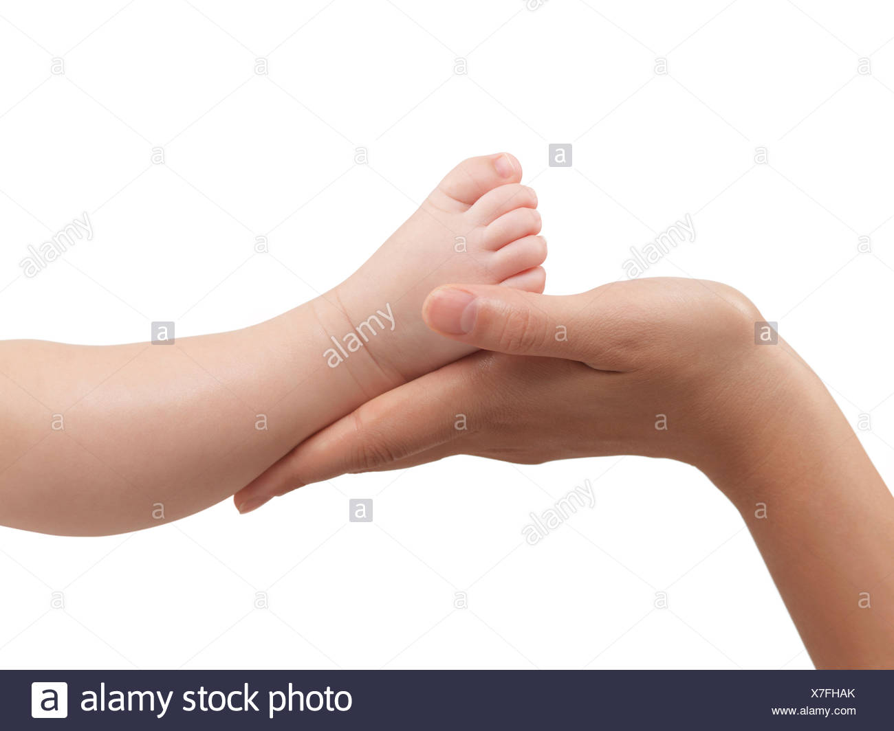 Mere Tenant Son Bebe De Trois Mois Le Pied De Son Fils Dans Ses Mains Photo Stock Alamy