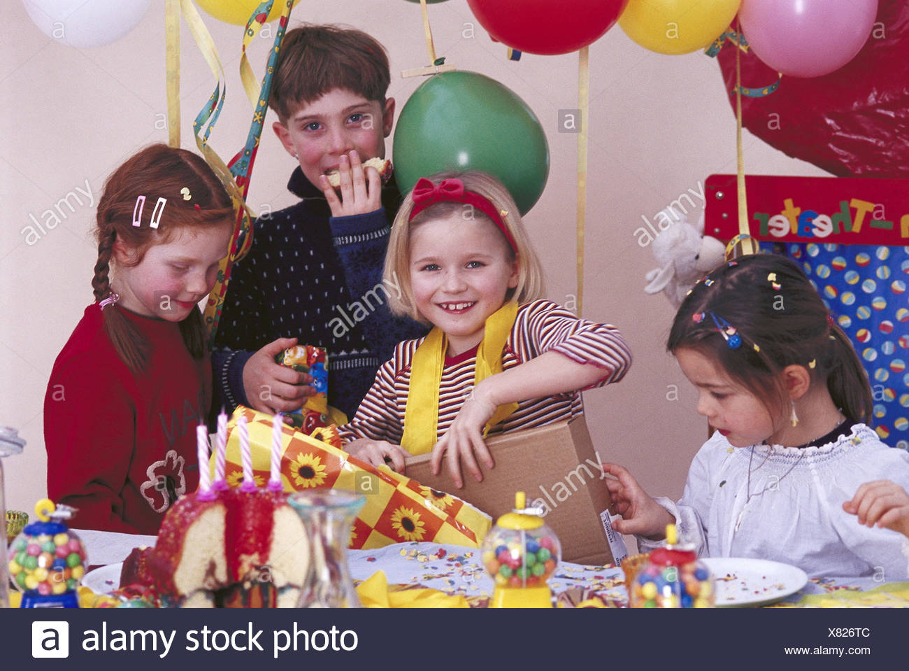 Des Anniversaires Fille Present Parler Anniversaire Fete Anniversaire Fete D Anniversaire Fete Anniversaire Fete Enfants Quatre Des Anniversaires Fille Present Parler Anniversaire Fete Anniversaire Fete D Anniversaire Fete Anniversaire Fete Enfants Quatre