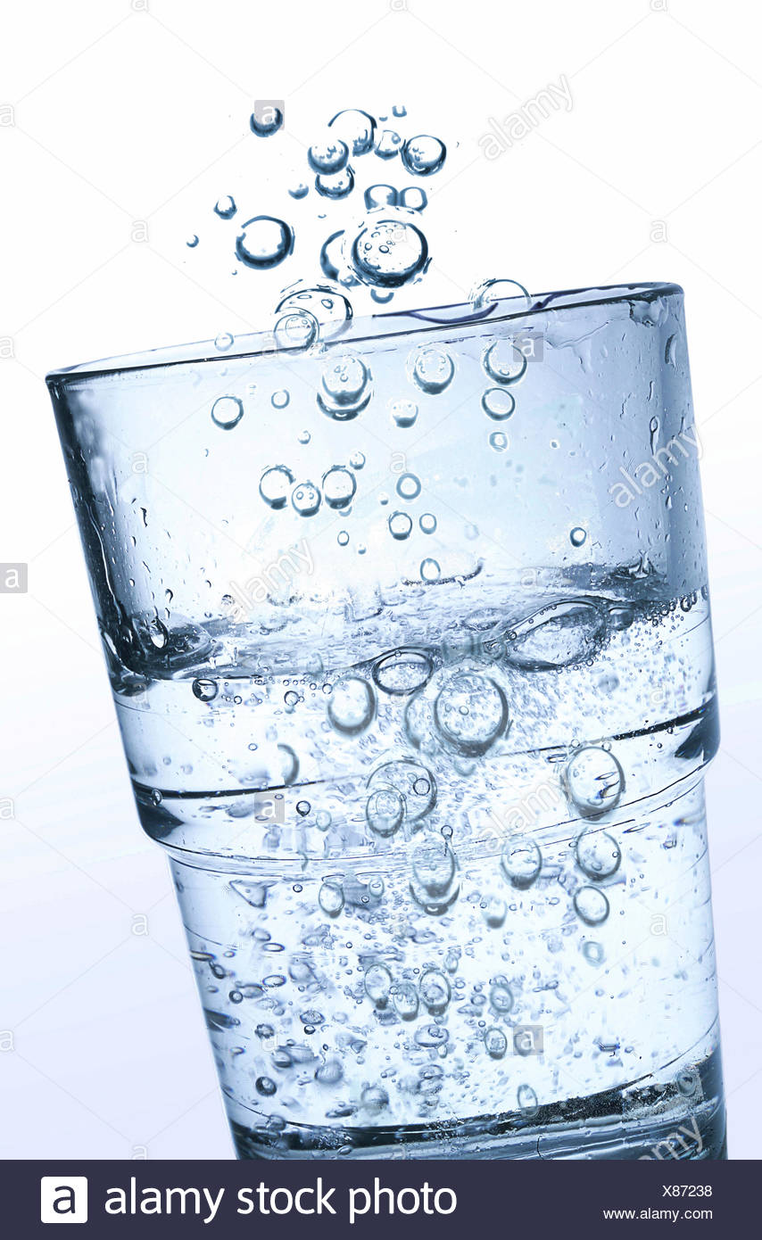 Un Verre D Eau Gazeuse Photo Stock Alamy Un Verre D Eau Gazeuse Photo Stock Alamy