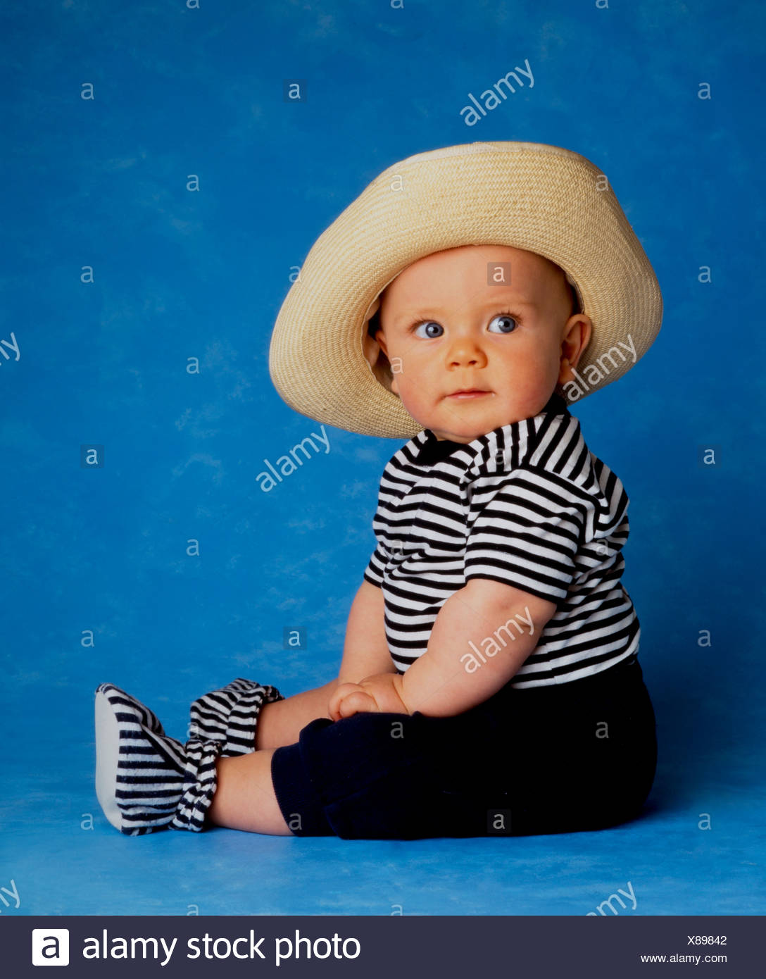 Bebe Garcon 6 Mois Photo Stock Alamy