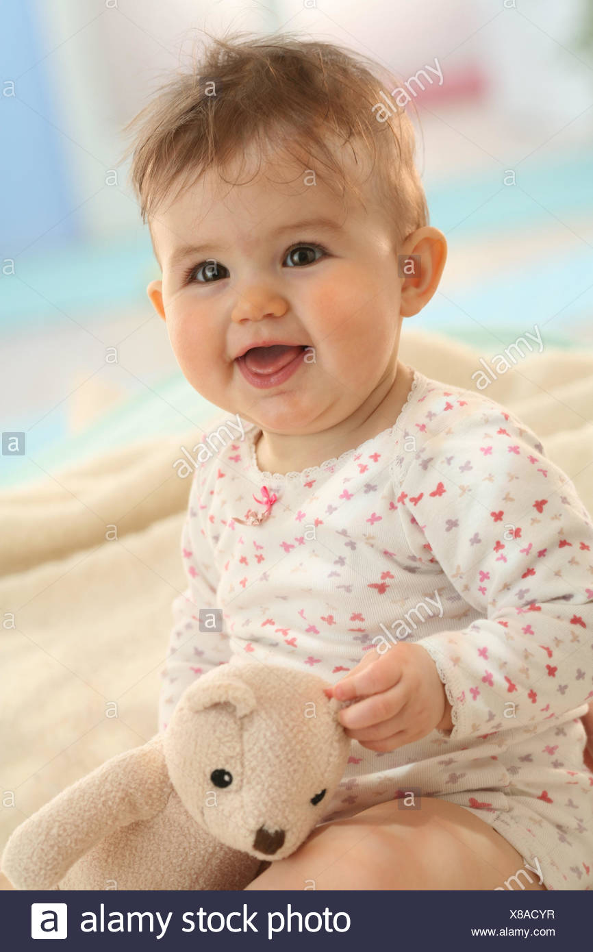 Bebe 10 Mois Doux Animal S Asseoir Sourire Modele Sorti Personnes Enfant Nourrisson Robes Dark Haired Interieur Rire Jouer Girl Jouets Animaux Ours En Peluche Non Sens Photo Stock Alamy Bebe 10 Mois Doux Animal S Asseoir Sourire Modele Sorti Personnes Enfant Nourrisson Robes Dark Haired Interieur Rire Jouer Girl Jouets Animaux Ours En Peluche Non Sens Photo Stock Alamy