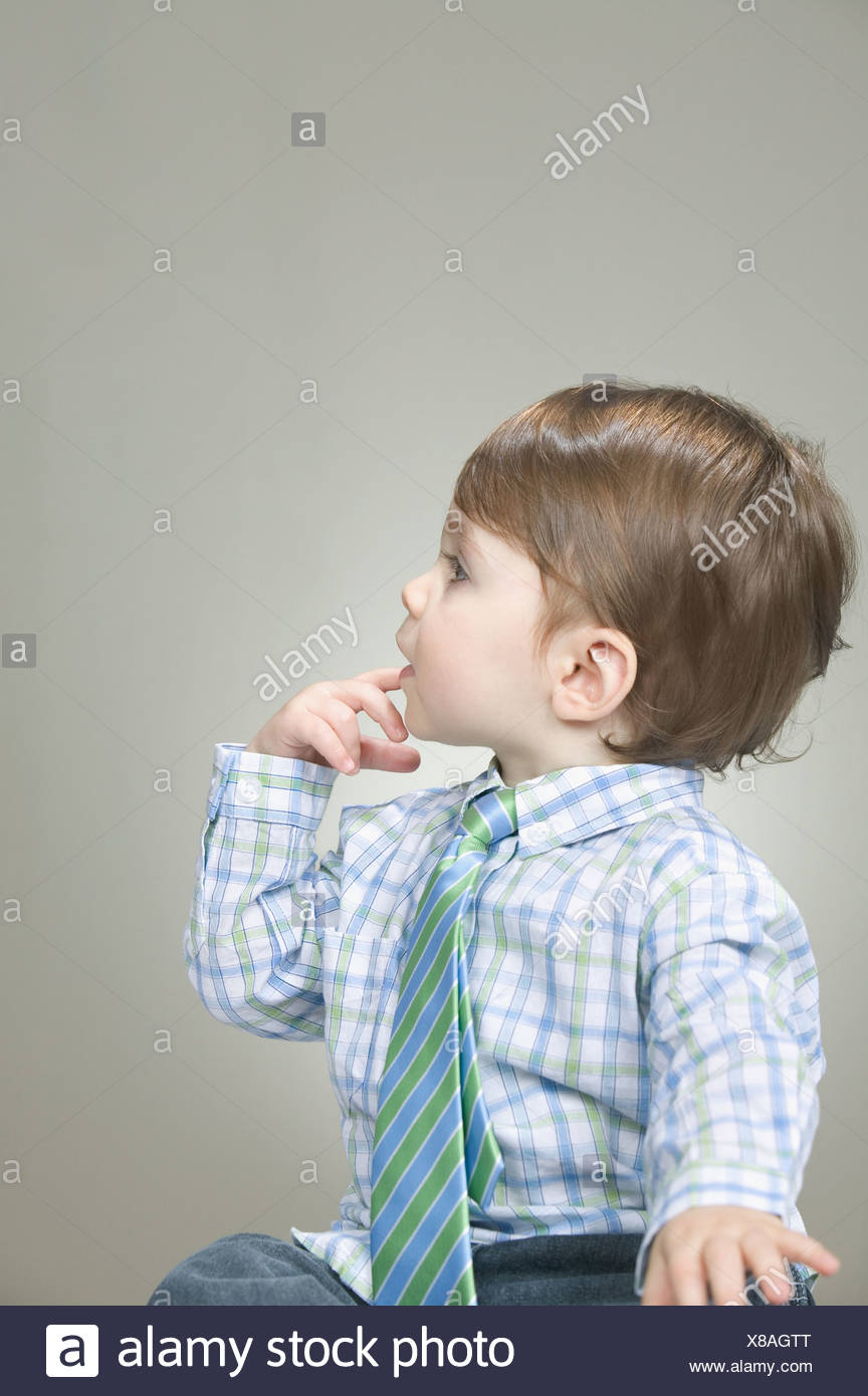 Bebe Portant Une Chemise Et Cravate Photo Stock Alamy