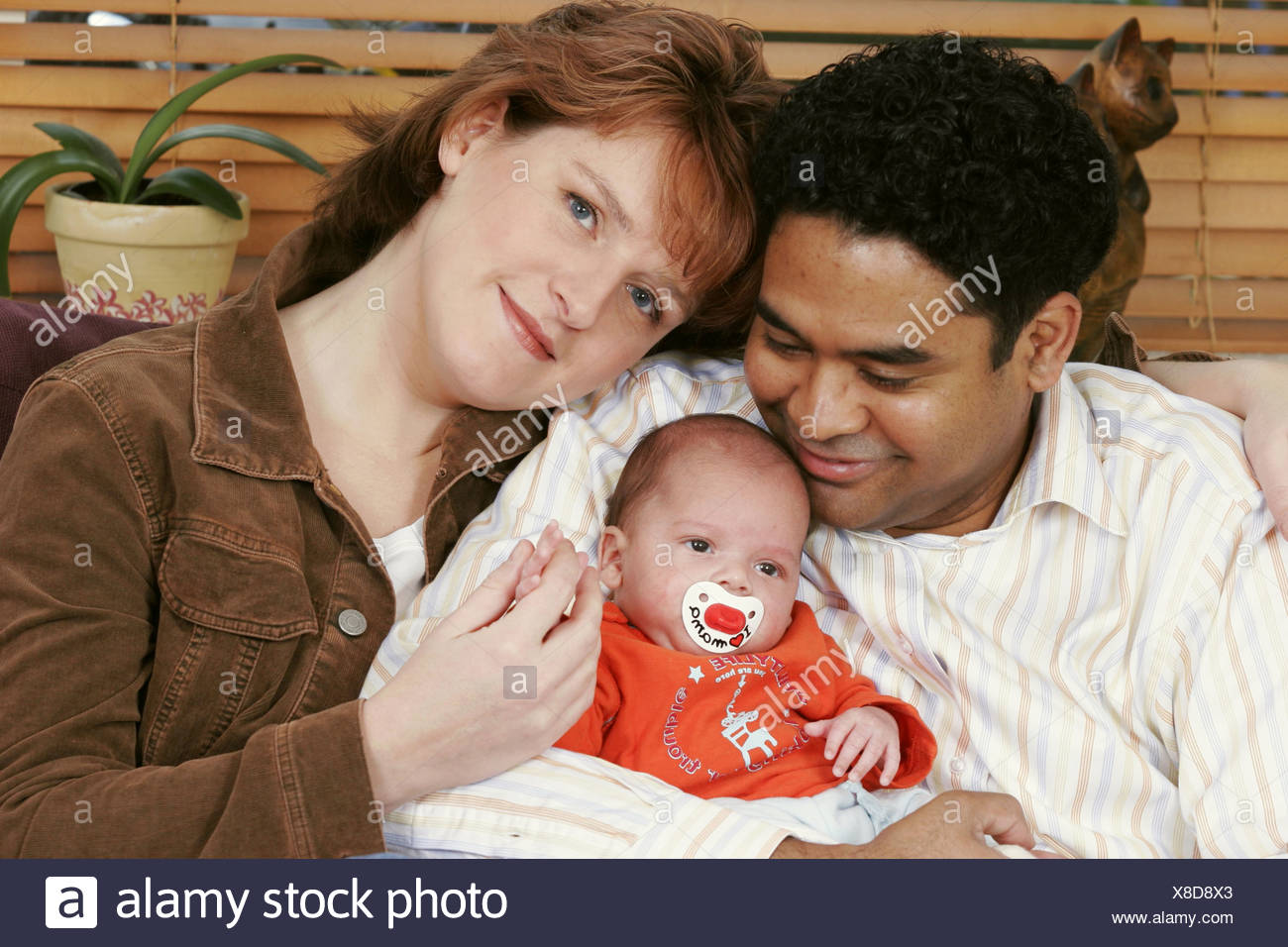 Heureux Parents Fiers African American European Caucasian Couple Avec Leur Race Mixte Bebe Nouveau Ne Seriecvs Photo Stock Alamy Heureux Parents Fiers African American European Caucasian Couple Avec Leur Race Mixte Bebe Nouveau Ne Seriecvs Photo Stock Alamy