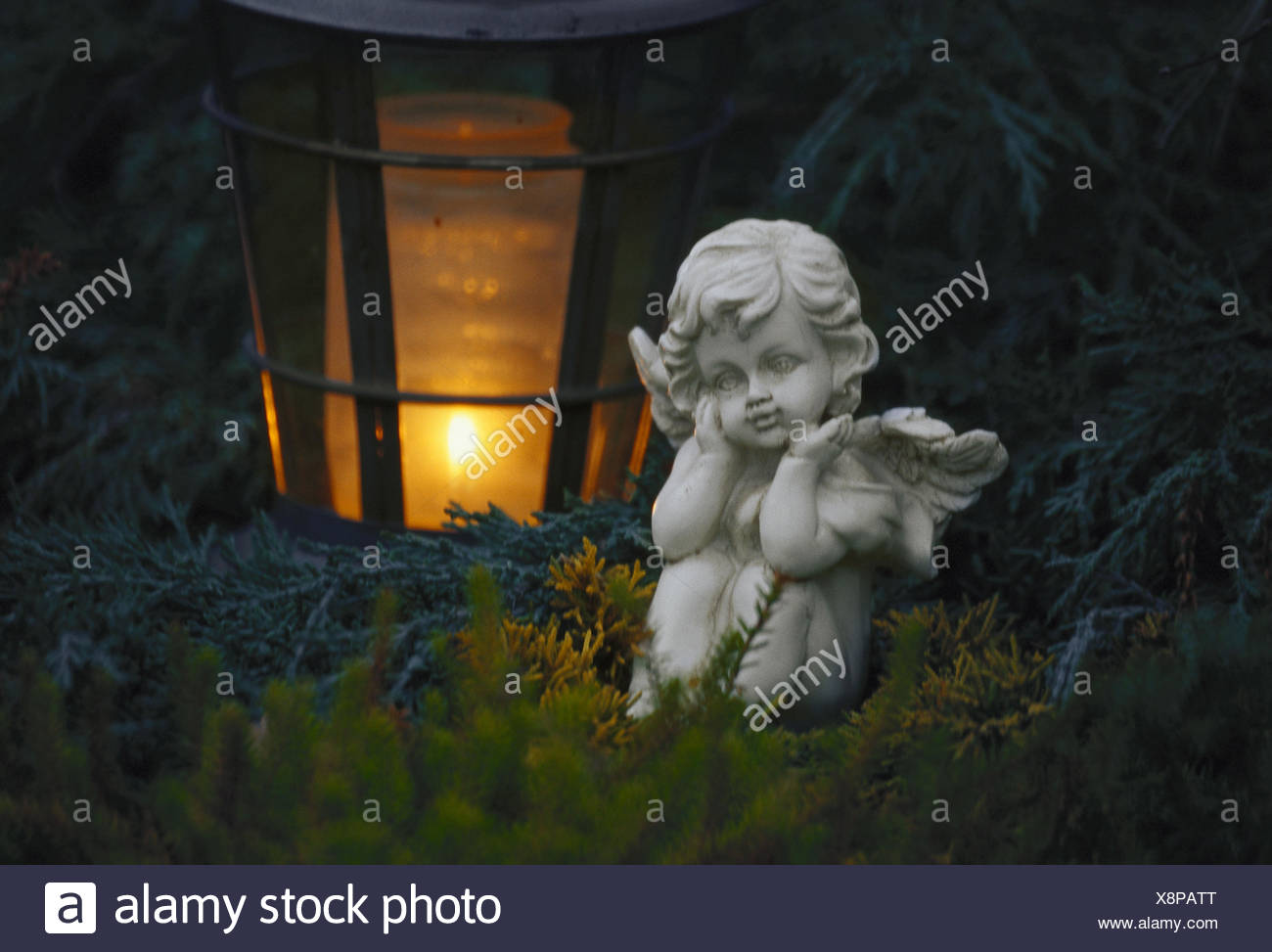 Cimetiere Tombeau De Lumiere Ange Detail Tombe Tombe La Decoration La Figure La Figure De L Ange De La Lumiere Des Bougies Chandelles Le Soir Au Crepuscule La Conception La Foi La Religion Cimetiere Tombeau De Lumiere Ange Detail Tombe Tombe La Decoration La Figure La Figure De L Ange De La Lumiere Des Bougies Chandelles Le Soir Au Crepuscule La Conception La Foi La Religion