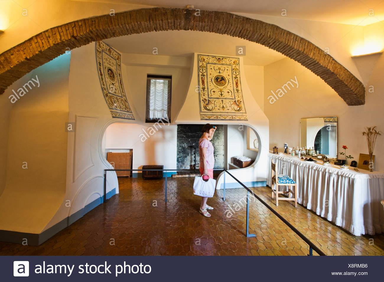 Le Gala Wc Dans Le Chateau De Pubol Dali Salvador Gala Pubol Baix Emporda Costa Brava Gerone Catalogne Province Photo Stock Alamy