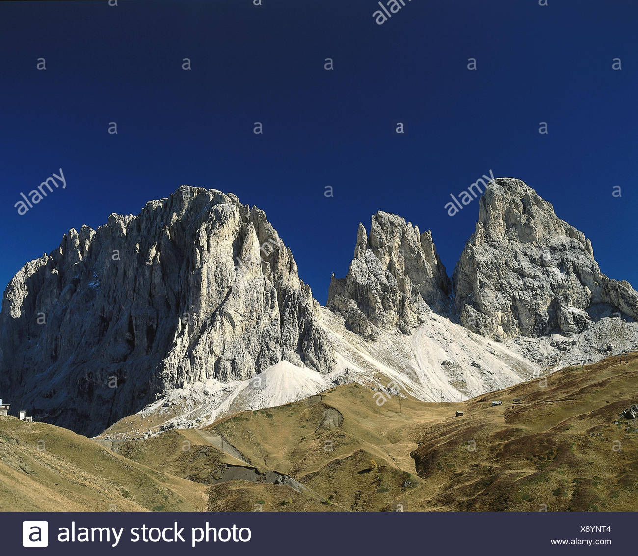 Litalie Le Tyrol Du Sud Le Massif Des Dolomites