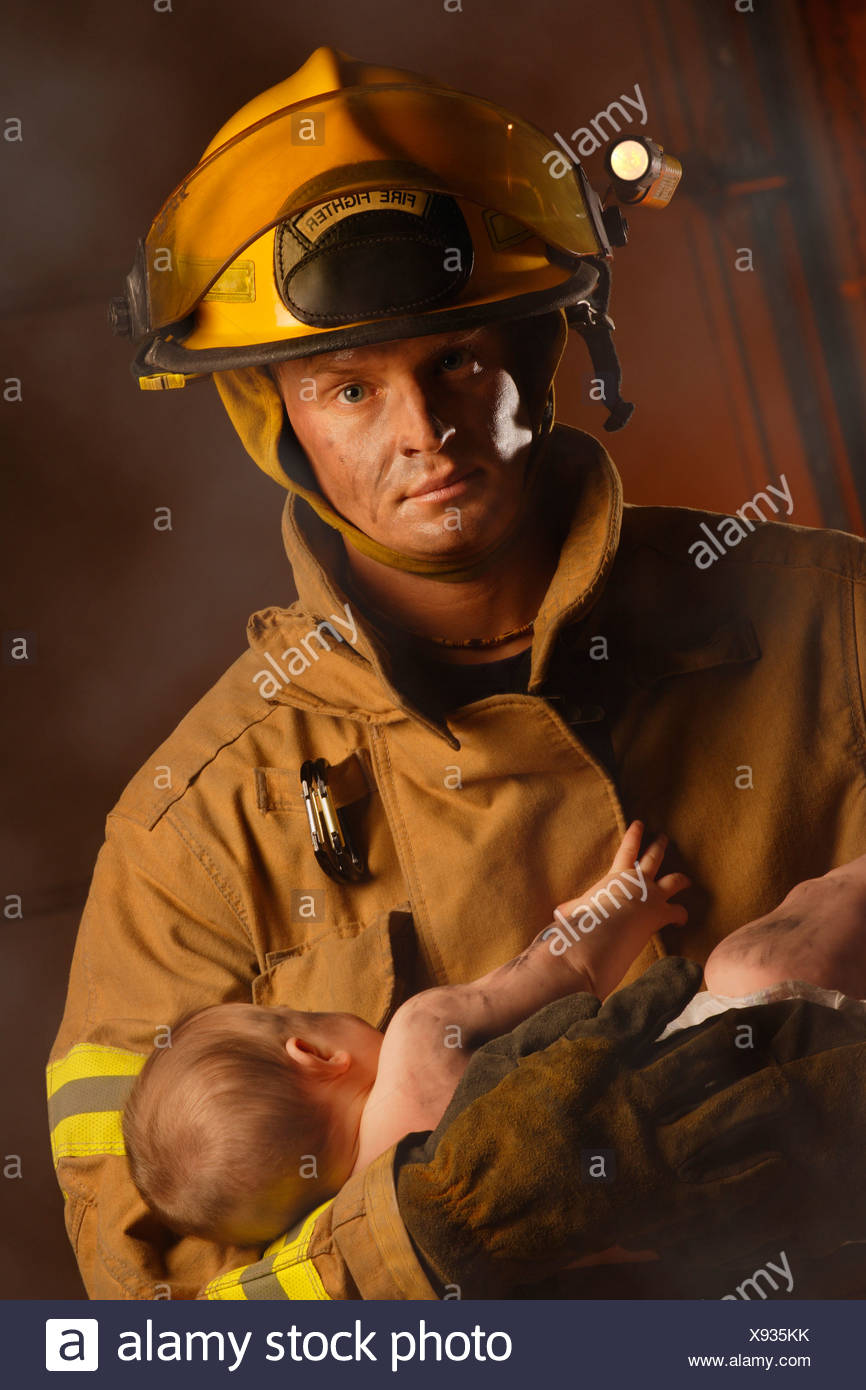 Bebe Est Pompier Photo Stock Alamy