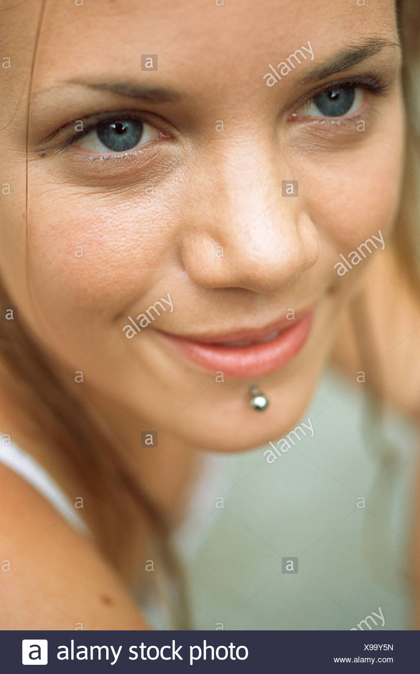 Piercing Look Banque D Image Et Photos Alamy Piercing Look Banque D Image Et Photos Alamy