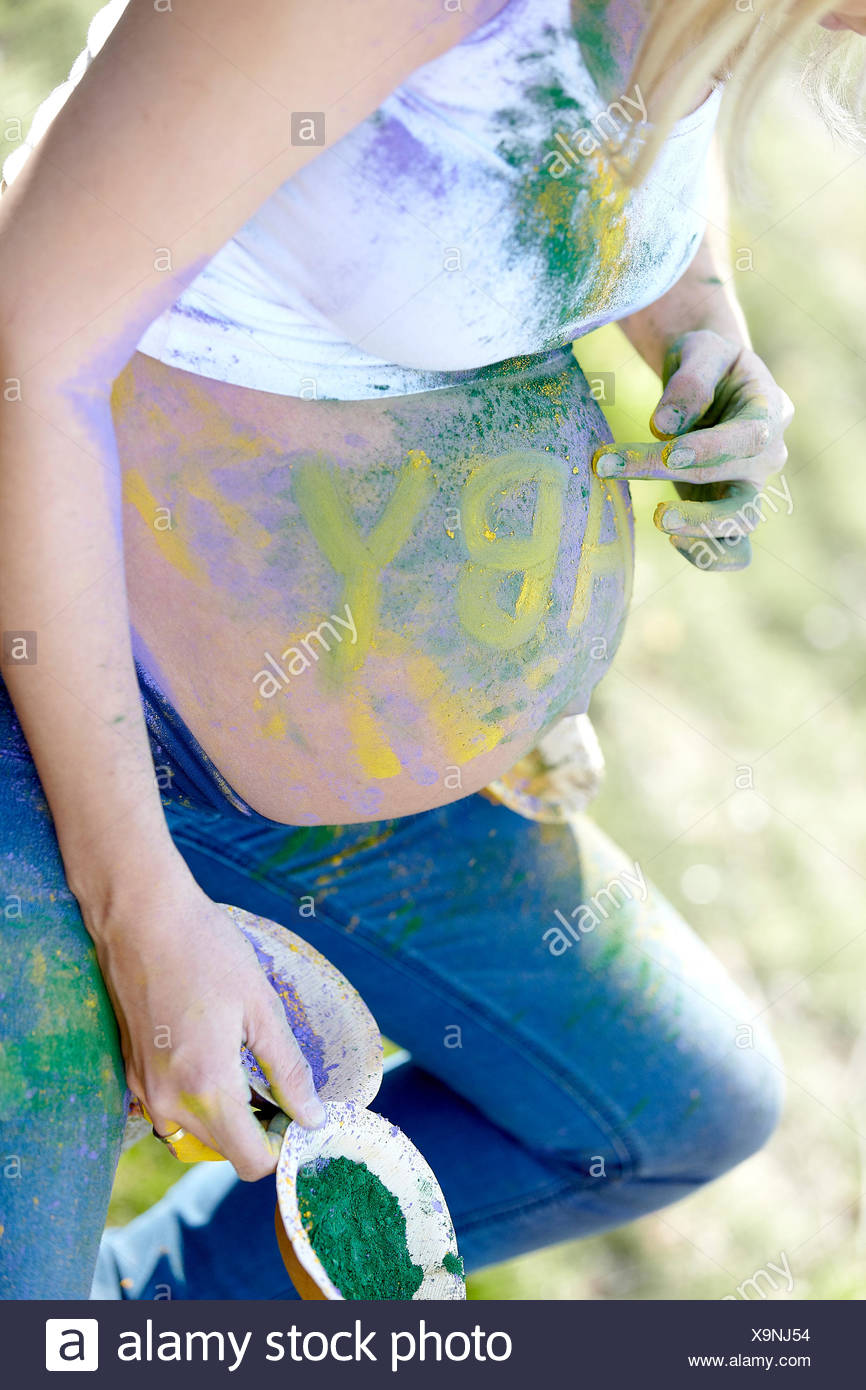 Art Femme Drole De Peinture Creative Couleur Couleurs Couleurs Bebe Ventre Bleu Femme Enceinte Art Jeu Jeu De Tournoi Jouer Joue Photo Stock Alamy