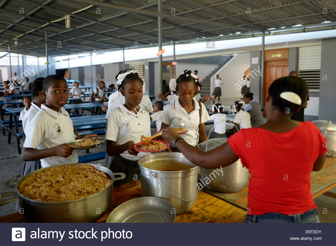 La Distribution Alimentaire Dans La Salle A Manger Basile Moreau