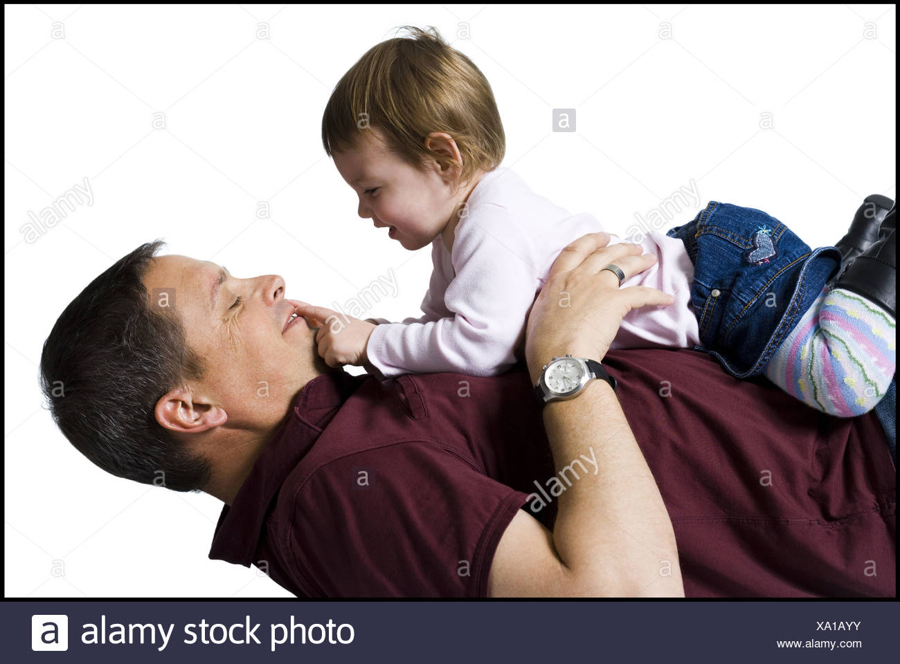 Profil De Cote De L Homme A Se Blottir Bebe Fille Photo Stock Alamy Profil De Cote De L Homme A Se Blottir Bebe Fille Photo Stock Alamy