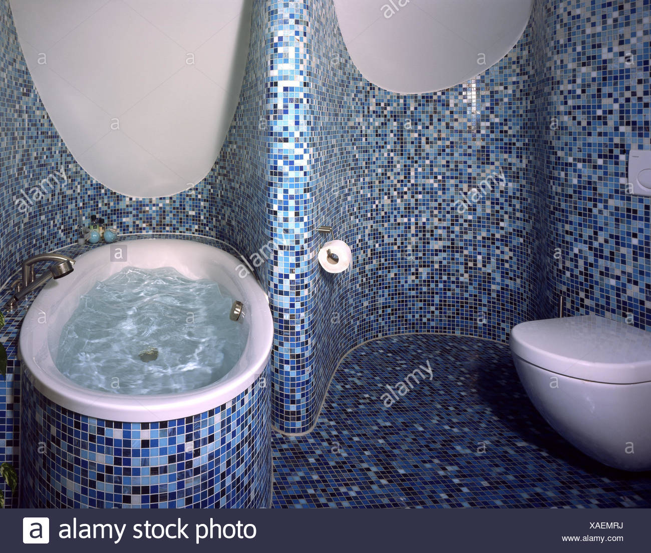 Salle De Bains Mosaique Kachelung Baignoire Baignoire Mosaique Mosaique Bleu Creation Vivant Le Style L Interieur Tourne Design Baignoire Toilettes Mur Echantillon Photo Stock Alamy Salle De Bains Mosaique Kachelung Baignoire Baignoire Mosaique Mosaique Bleu Creation Vivant Le Style L Interieur Tourne Design Baignoire Toilettes Mur Echantillon Photo Stock Alamy