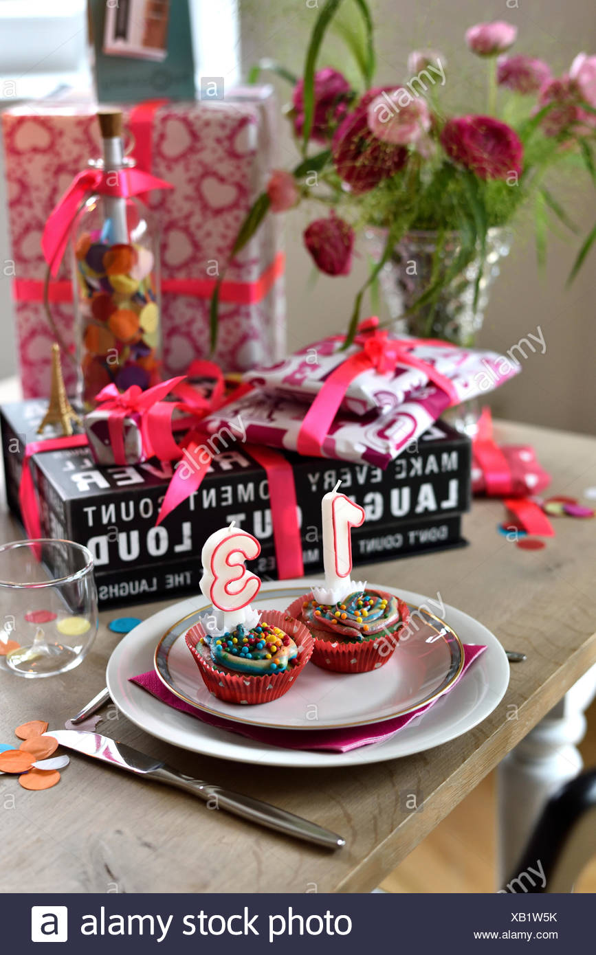Decoration De Table Pour L Anniversaire De L Adolescent 13 Ans Photo Stock Alamy Decoration De Table Pour L Anniversaire De L Adolescent 13 Ans Photo Stock Alamy