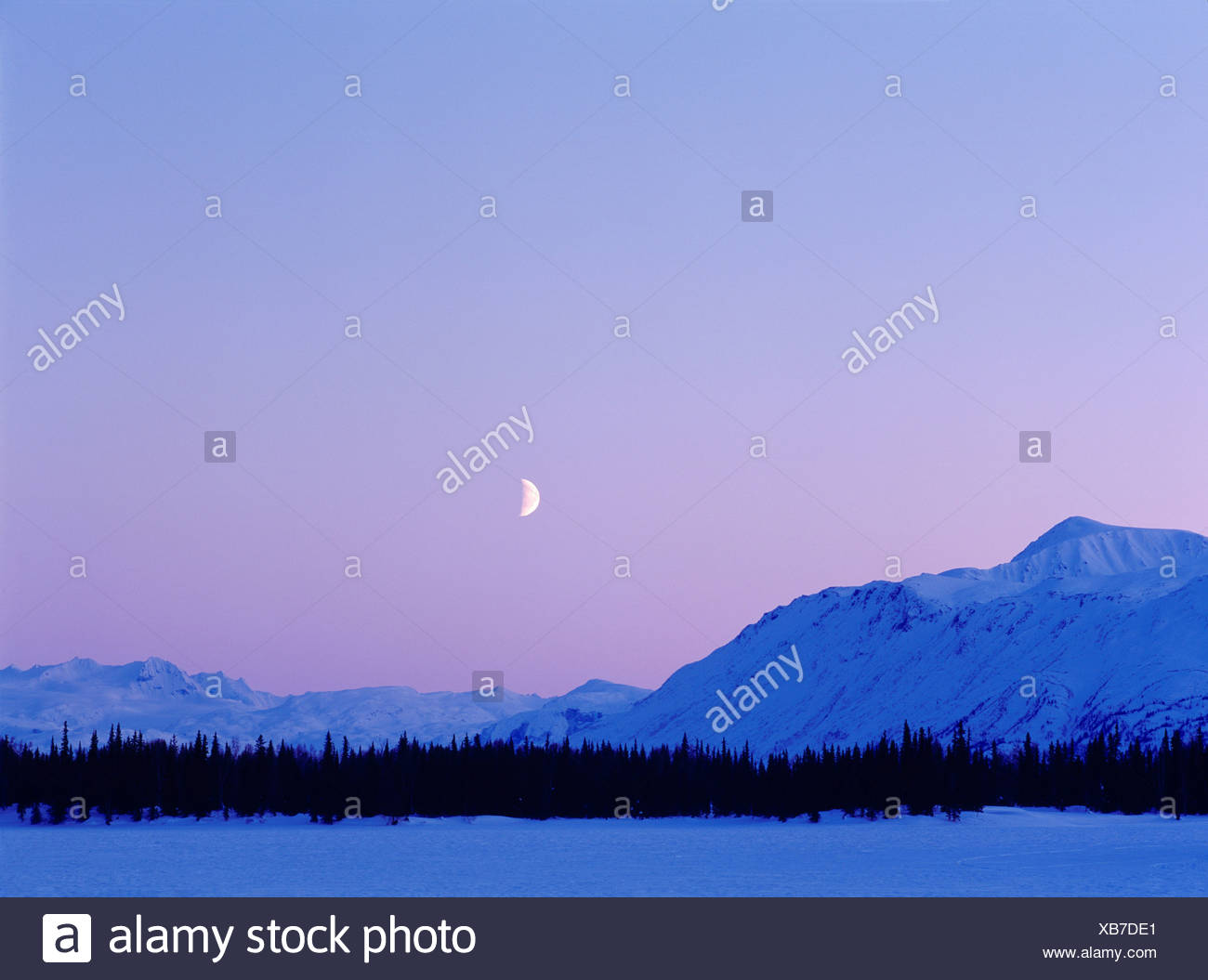 Quartier De Lune Au Dessus De Finger Lake Bon Anniversaire Costume De Montagnes A L Aube D Hiver En Alaska Photo Stock Alamy Quartier De Lune Au Dessus De Finger Lake Bon Anniversaire Costume De Montagnes A L Aube D Hiver En Alaska Photo Stock Alamy