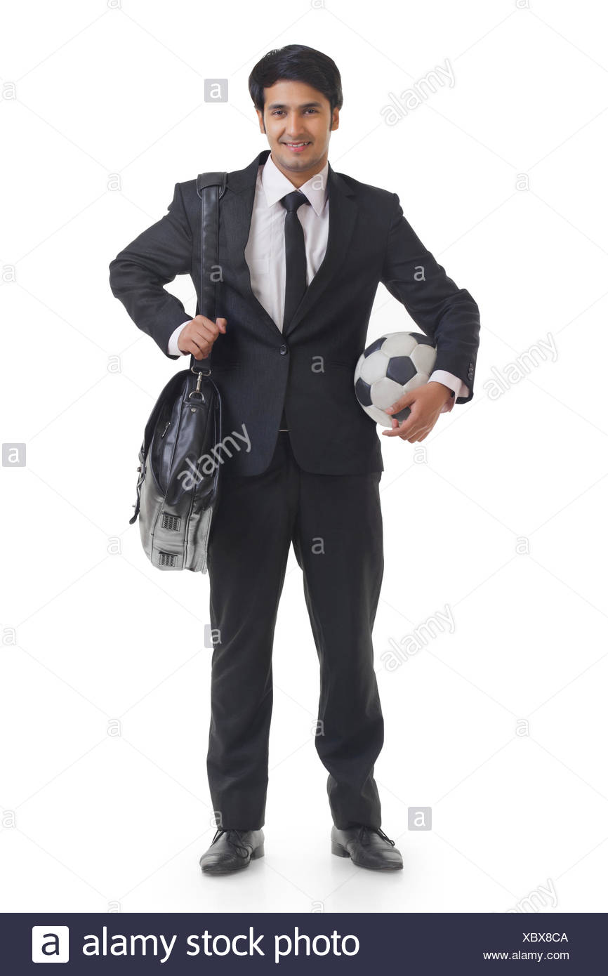 Of Holding Football Smiling Portrait Transportant Businessman Et Un 5LR34Ajq