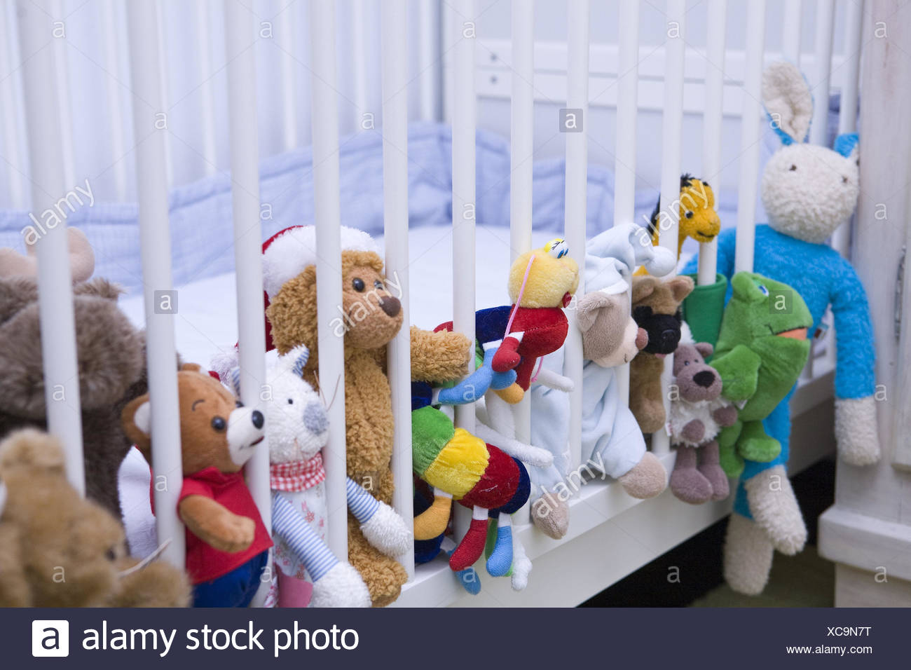 Lit Bebe Jouets Mous Les Chambres D Enfants Detail Lit Bebe Lit Grille Bars Jouets Bebe Enfant Lit Blanc Il N Y Dormir Se Sentir Bien De La Securite Des Animaux Beaucoup Est Decede