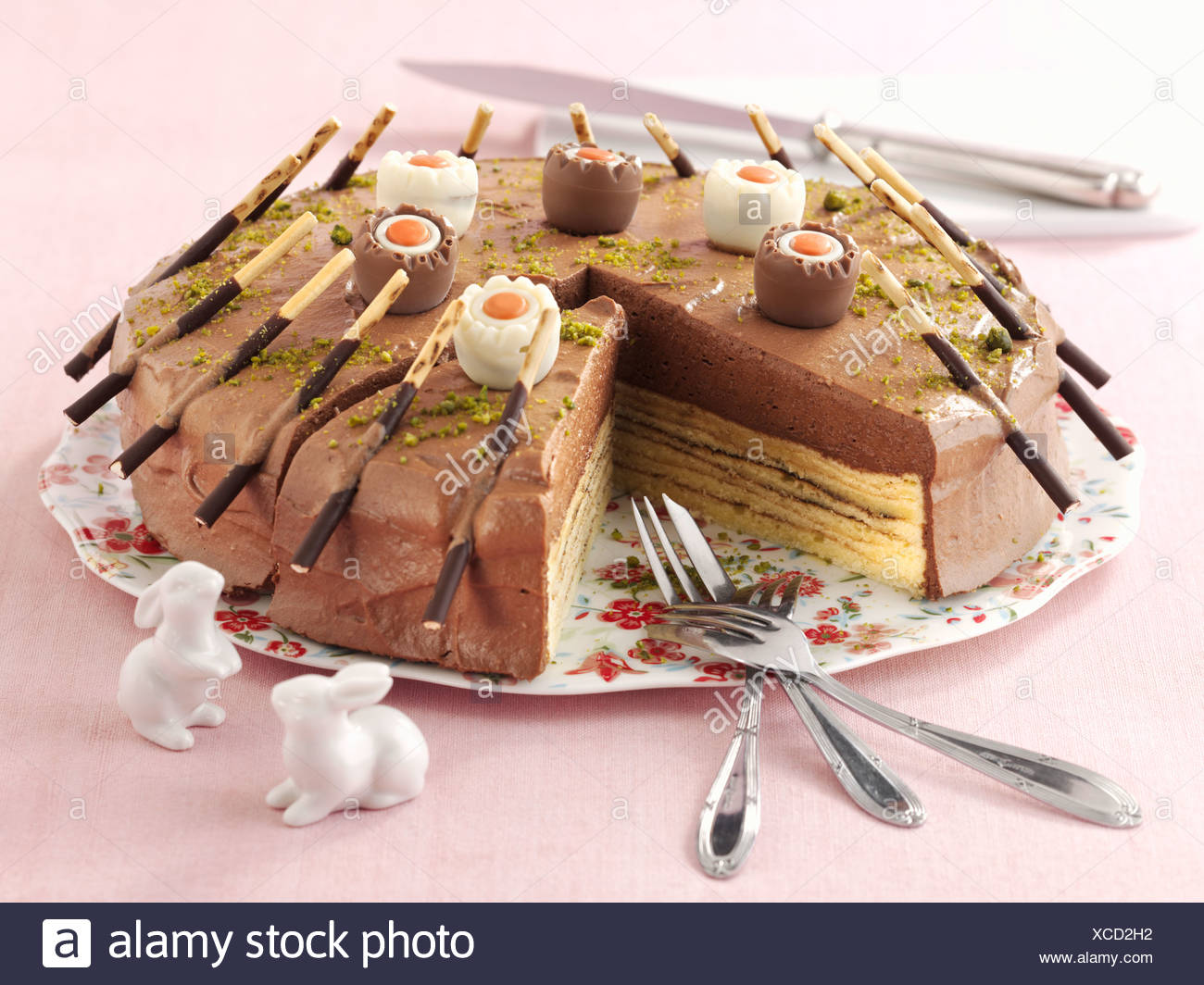 Pyramide Gateau Au Chocolat Oeuf Nog Creme Coupe Photo Stock Alamy