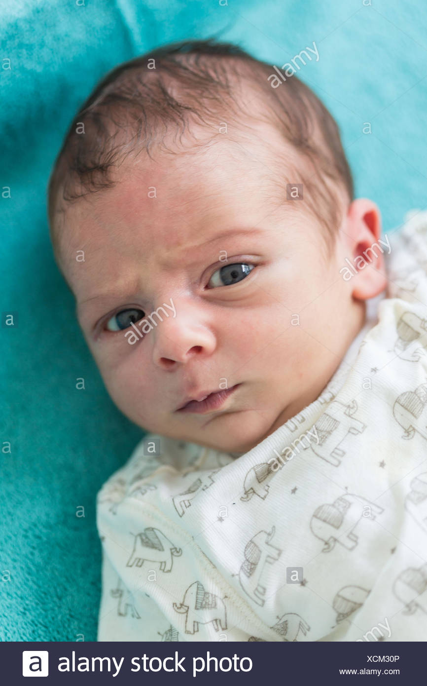 Deux Semaines De Bebe Garcon Photo Stock Alamy Deux Semaines De Bebe Garcon Photo Stock Alamy