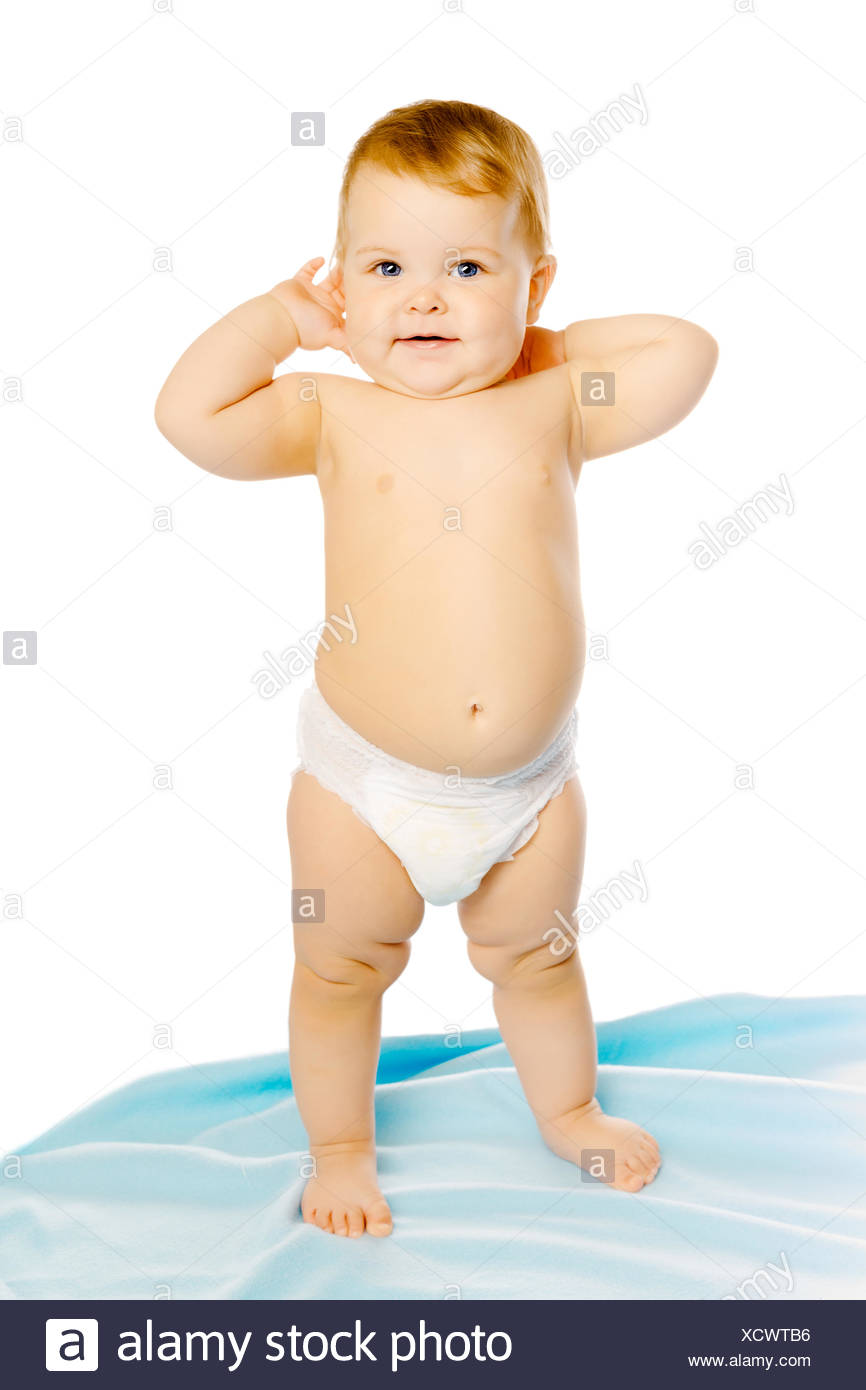 Bebe En Couche Debout Sur Une Couverture Bleue Studio Isole Photo Stock Alamy Bebe En Couche Debout Sur Une Couverture Bleue Studio Isole Photo Stock Alamy