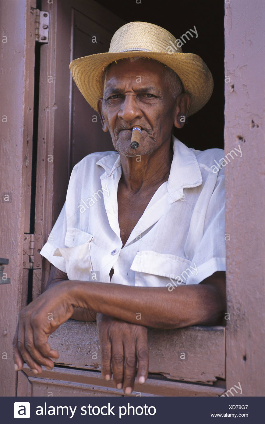 Cuba Trinidad Patron Chapeau De Paille Cigare Portrait Modele Ne Liberation Des Caraibes Mer Des Caraibes