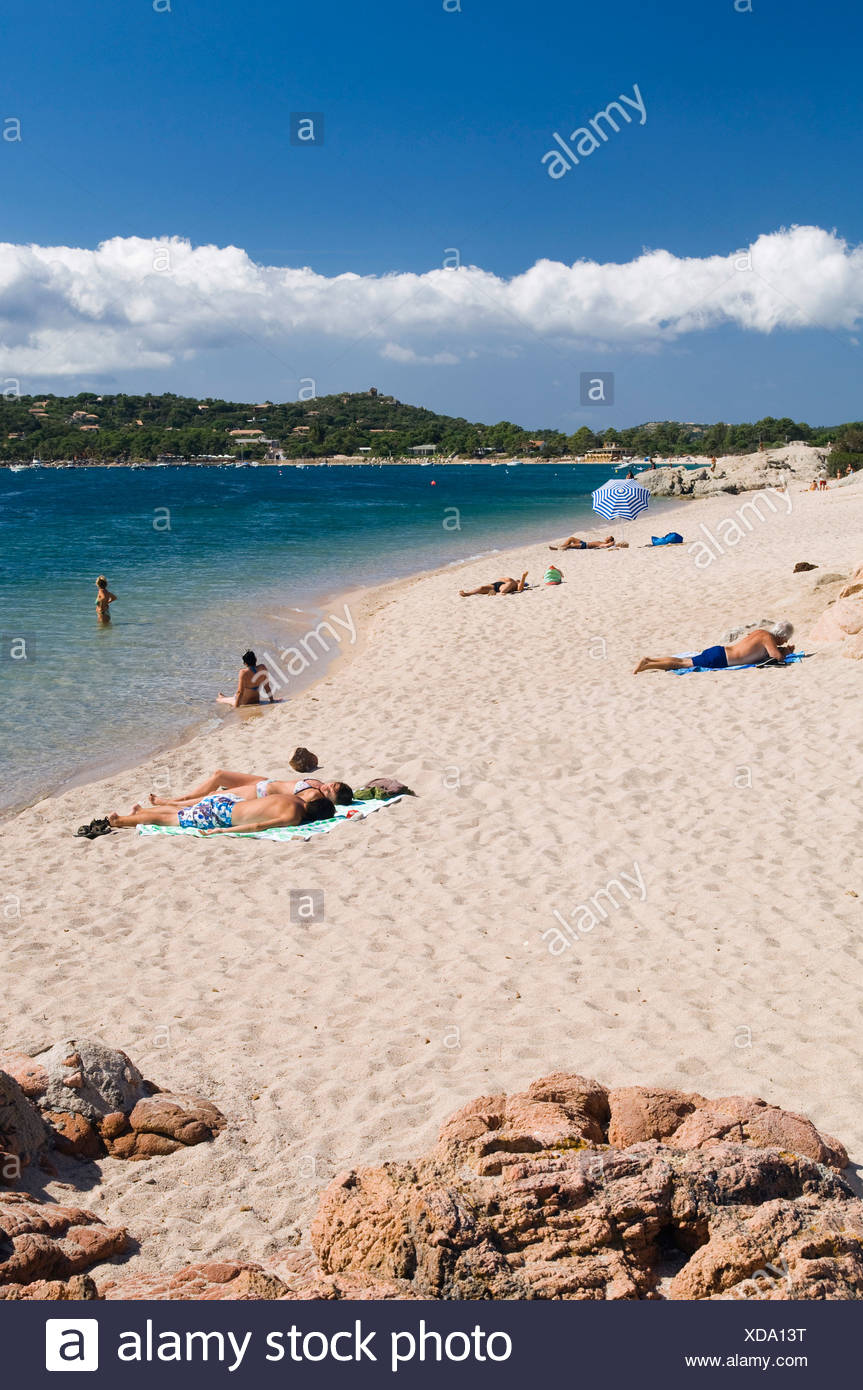 Les Touristes Sur La Plage De Sable Fin Cala Rossa La Côte