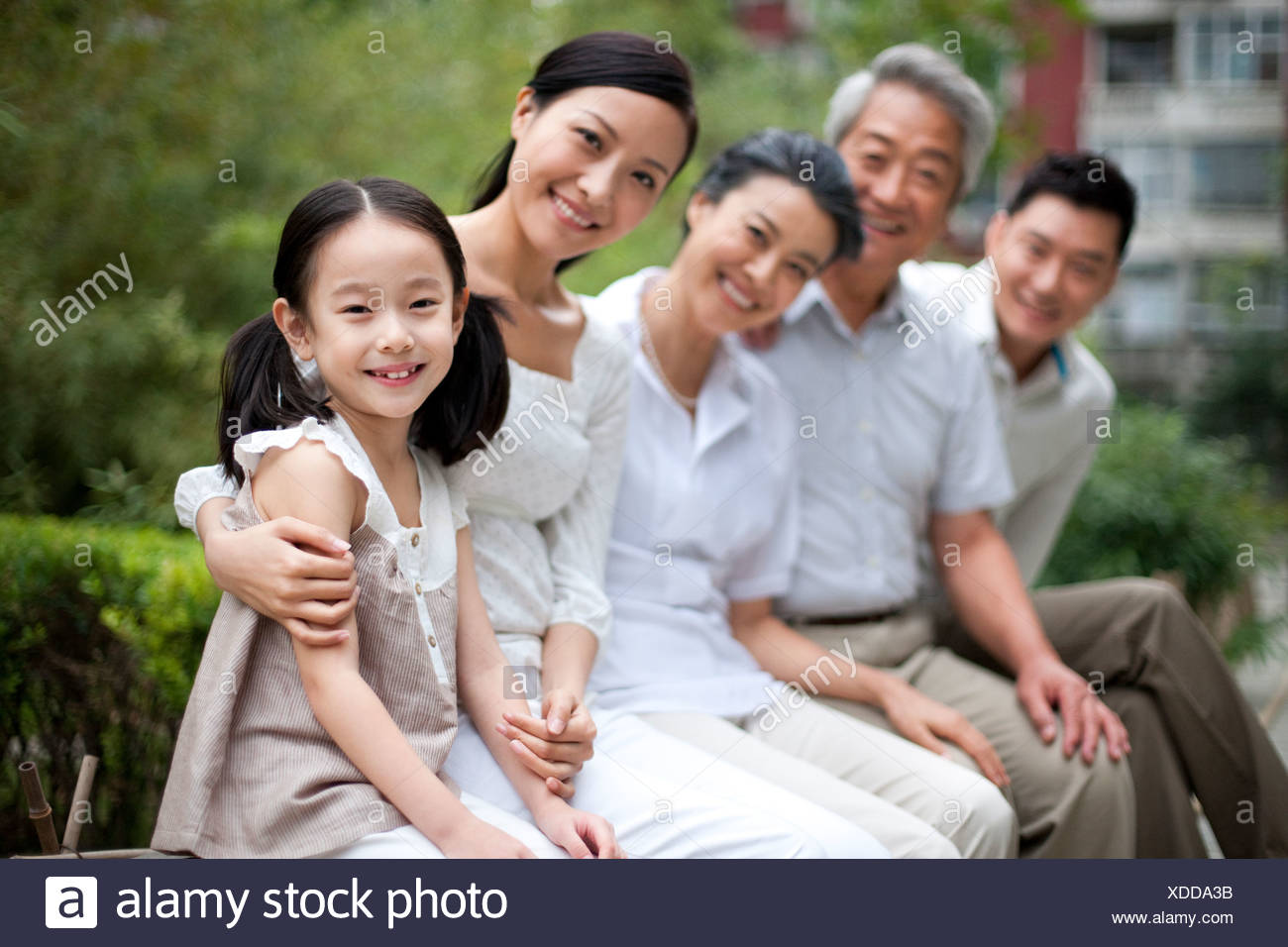 Famille chinoise avec les grands-parents dans un parc Banque D'Images