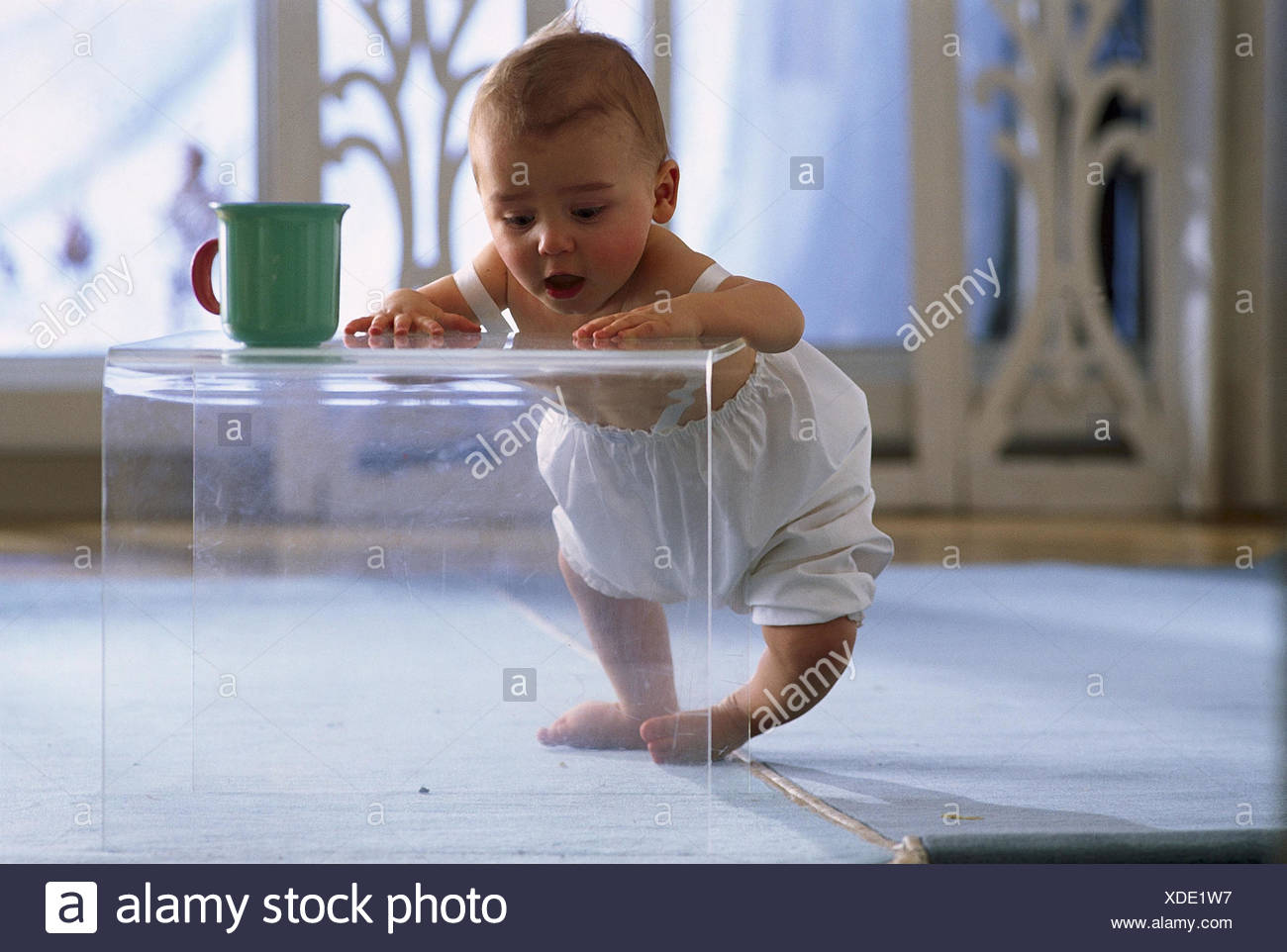Pantalon Bebe Commode A Langer Table En Verre Ajouter Le Support Permanent D Apprendre Essayer A L Interieur A La Maison Enfant Nourrisson Partie Superieure Du Corps Librement De Se Tenir Debout Essayez Essayez