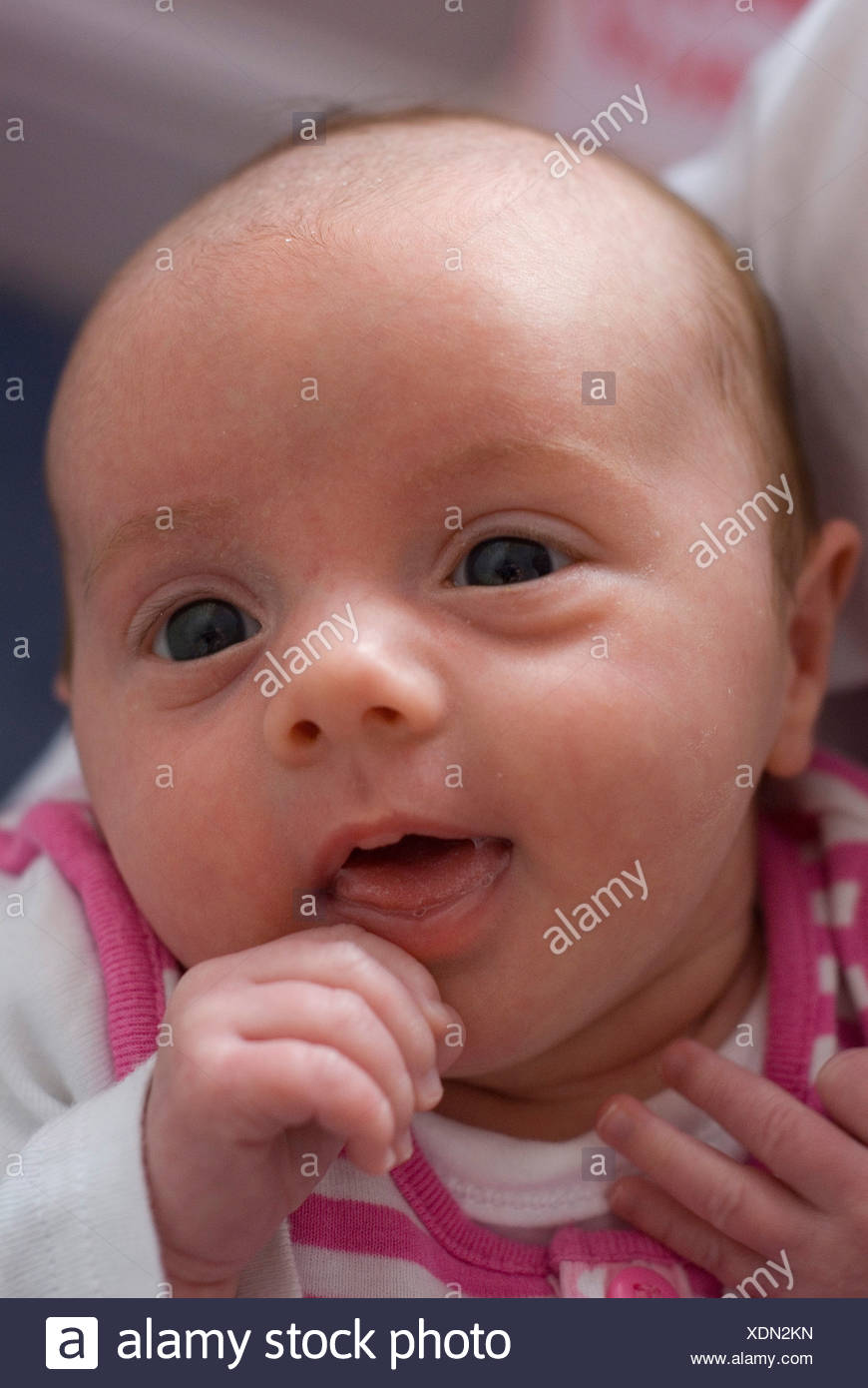 Bebe De 2 Mois Femelle Habillee D Une Robe Rayee Rose Et Blanc Un T Shirt Blanc Sa Bouche Ouverte Et Poussant Sa Langue Out Photo Stock Alamy Bebe De 2 Mois Femelle Habillee D Une Robe Rayee Rose Et Blanc Un T Shirt Blanc Sa Bouche Ouverte Et Poussant Sa Langue Out Photo Stock Alamy