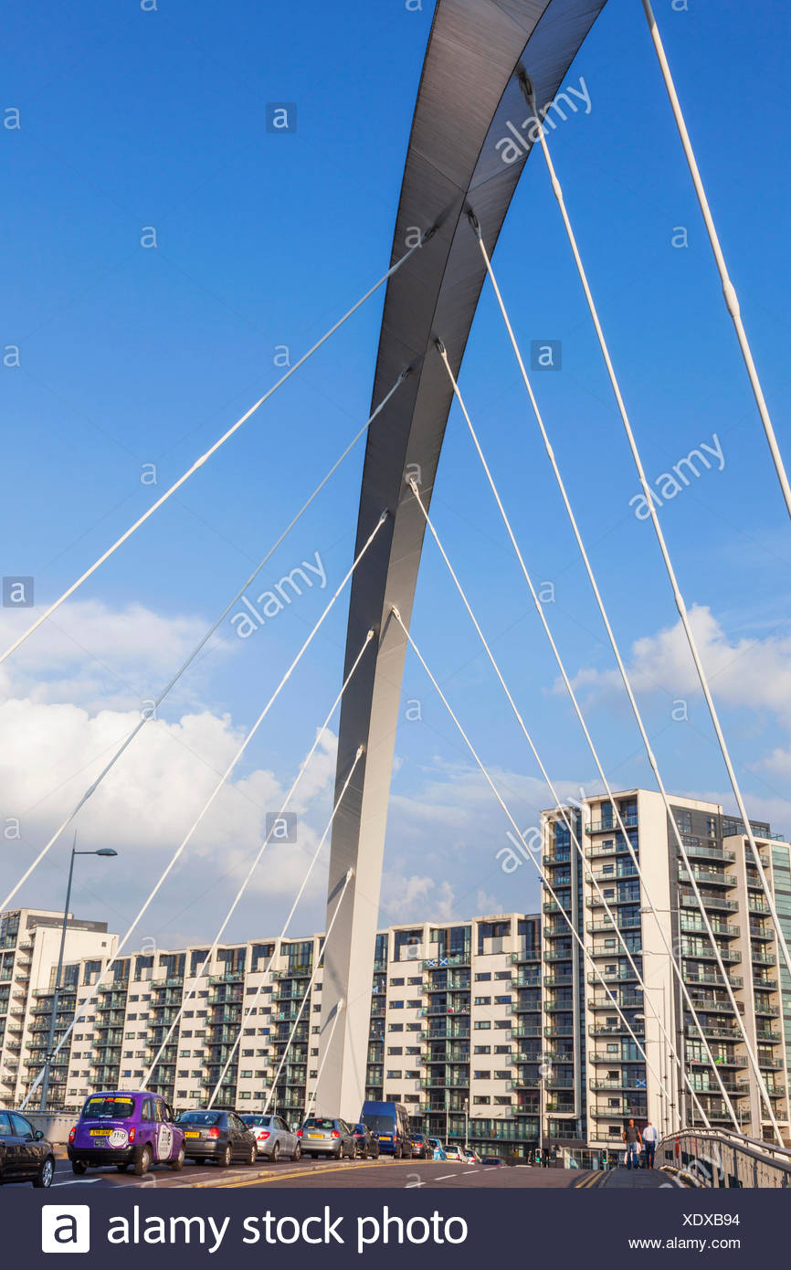 UK, Royaume-Uni, Europe, Grande-Bretagne, l'Angleterre, l'Écosse, Glasgow, Clydebank, Clyde Arc et moderne appartement front de mer Banque D'Images